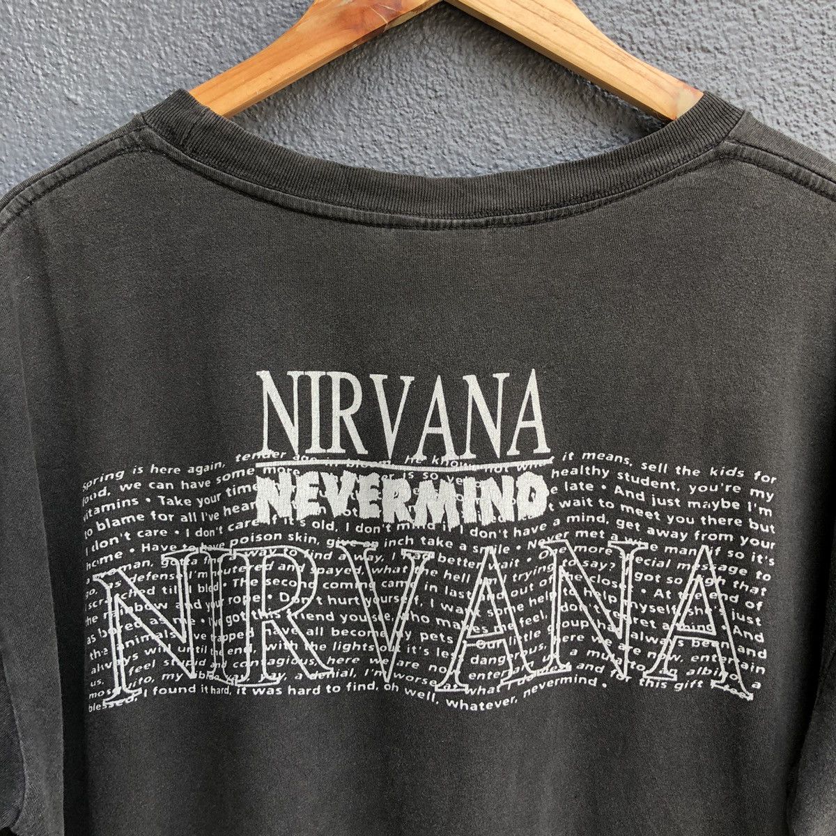 Band Tees 💢Rare💢 Vintage 90s Faded NIRVANA NEVERMIND Bootleg Tshirt Size US XL / EU 56 / 4 - 15 Thumbnail