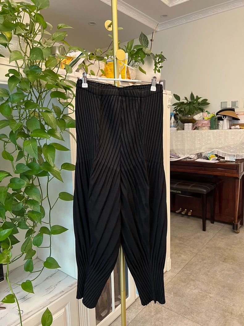 Issey Miyake Issey Miyake size:2 Black puff pants Size 42" / US 20 - 3 Thumbnail