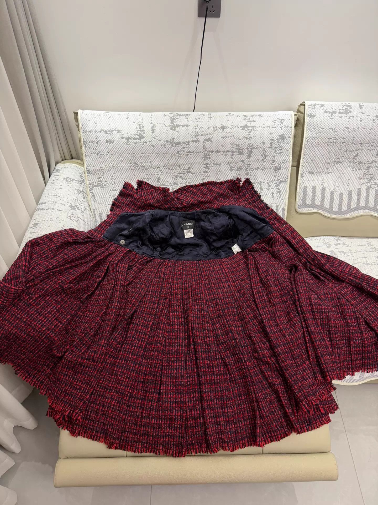 Chanel Chanel Edinburgh Red-Black Woven Lapel Glass Button Coat 38 Size S / US 4 / IT 40 - 5 Thumbnail