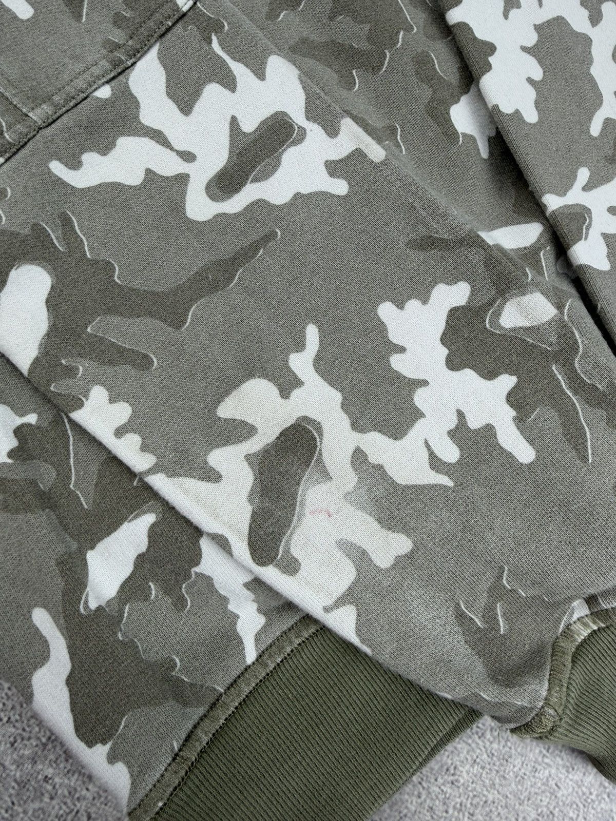 Stone Island Stone Island Junior Camo Print Crewneck Sweatshirt Size 10 Size US XXS / EU 40 - 11 Thumbnail
