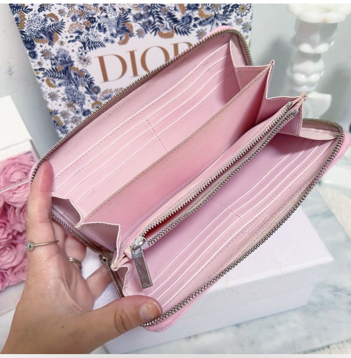 Dior Authentic Dior Baby Pink Turn Me Continental Wallet / Clutch Size ONE SIZE - 6 Thumbnail