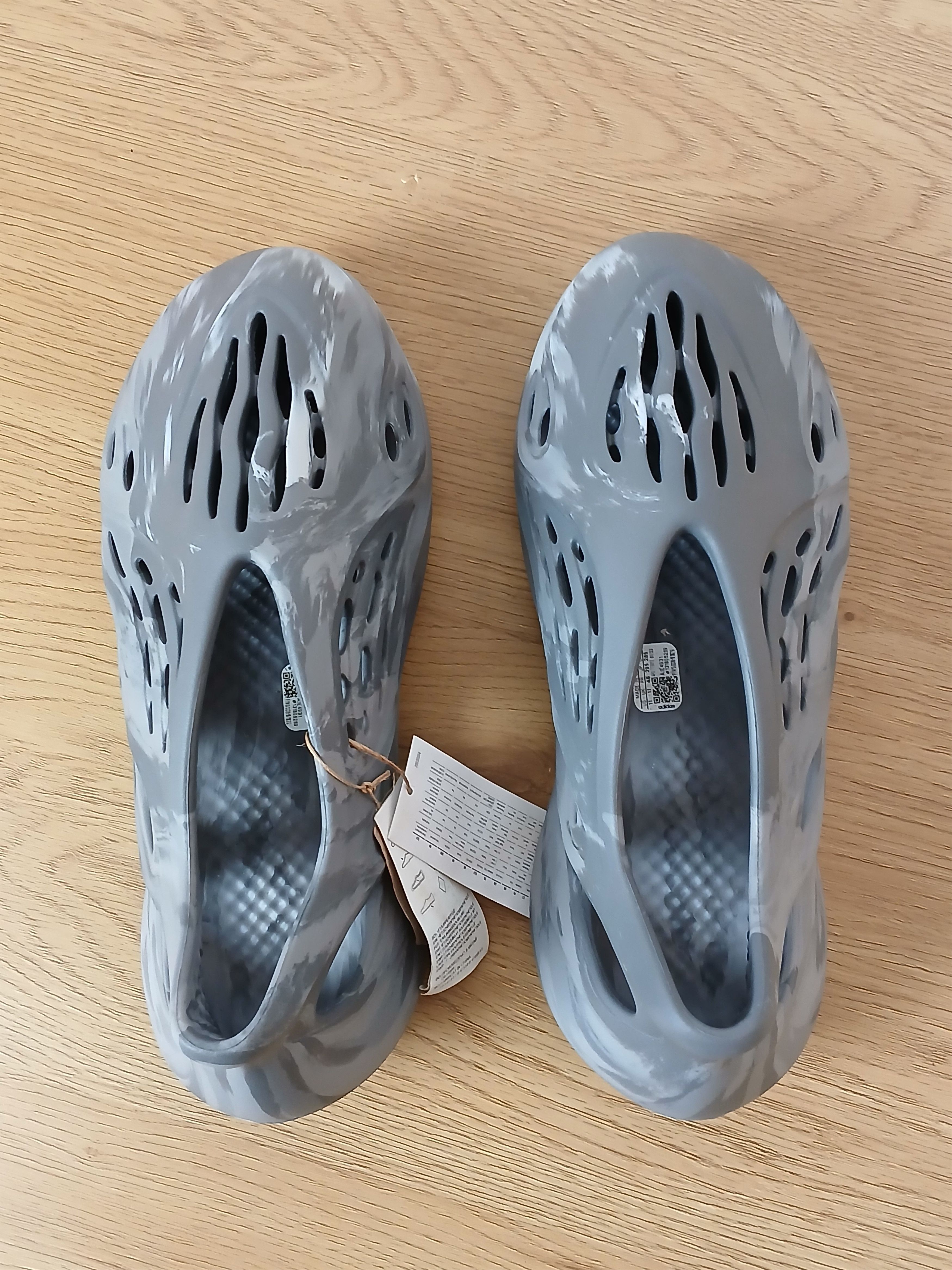 Adidas New Adidas Yeezy Foam Runner Size US 11 / EU 44 - 6 Thumbnail