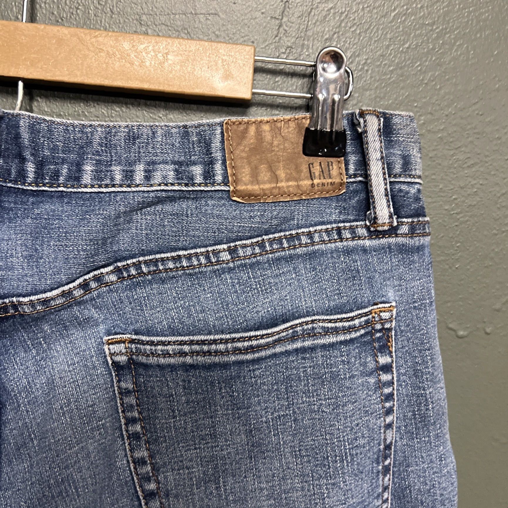 Gap Gap Mens Jeans 33x30 Blue Denim Straight Leg Athletic 1969 90s Retro USA Pocket Stretch Regular Mid Rise - Mens Jeans Gap 1969 Blue Dark Wash Denim Size US 33 - 4 Thumbnail
