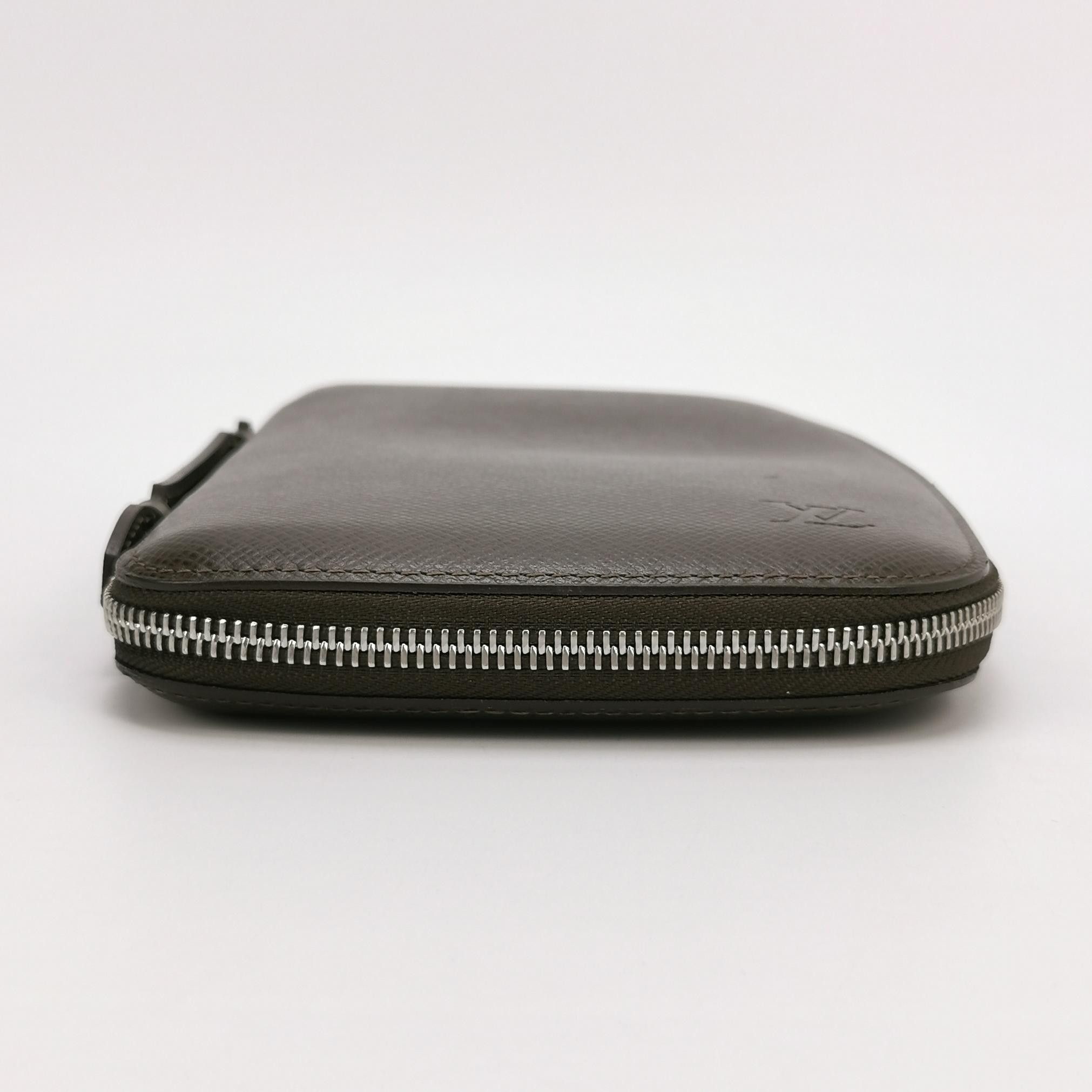Louis Vuitton Louis Vuitton (LV) Taiga Atoll leather solid color zipper c Size ONE SIZE - 3 Thumbnail