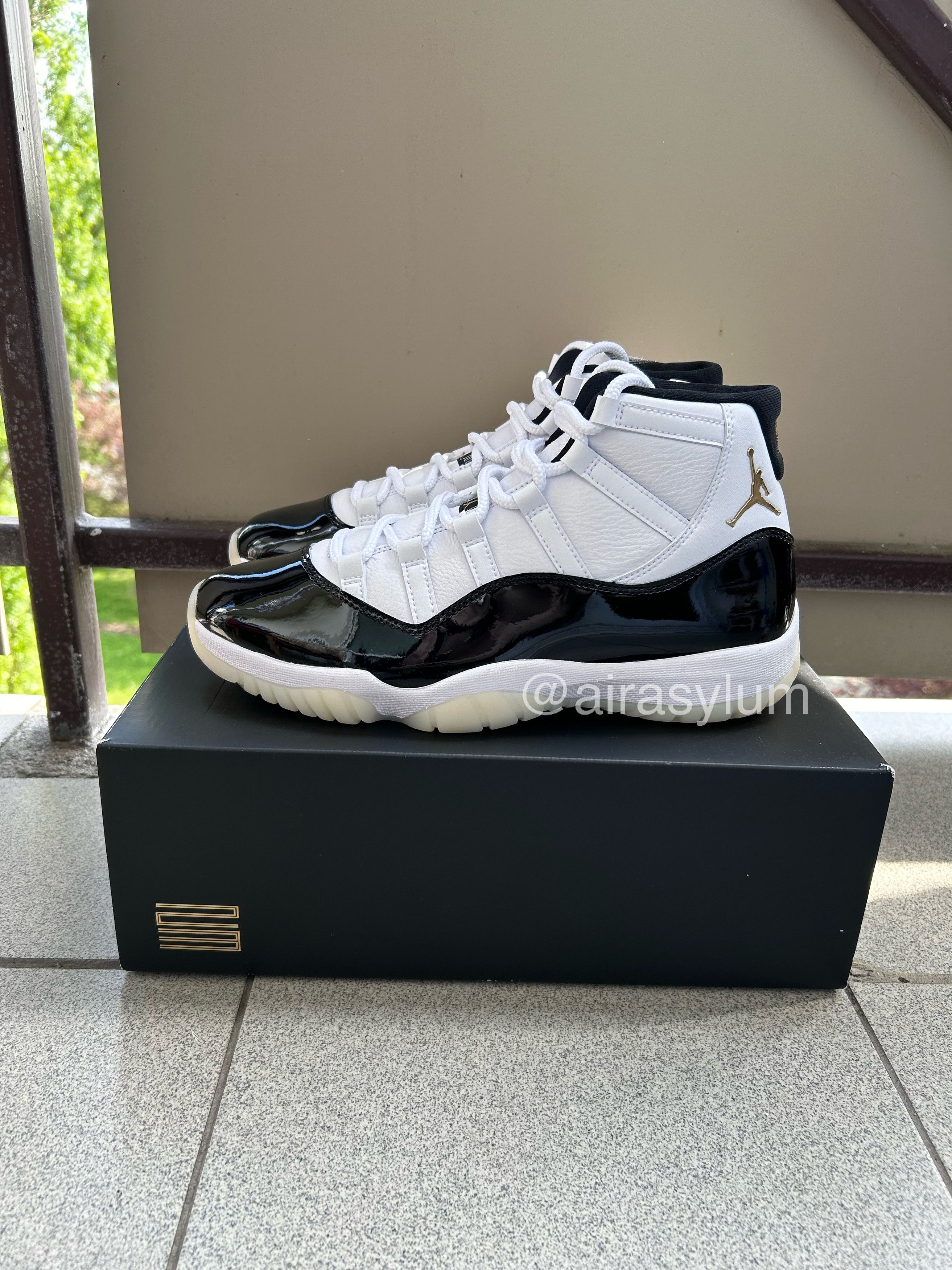 image of Jordan Nike Air Jordan 11 Retro "gratitude" 2023 Shoes in White/Black/Metallic Gold, Men's