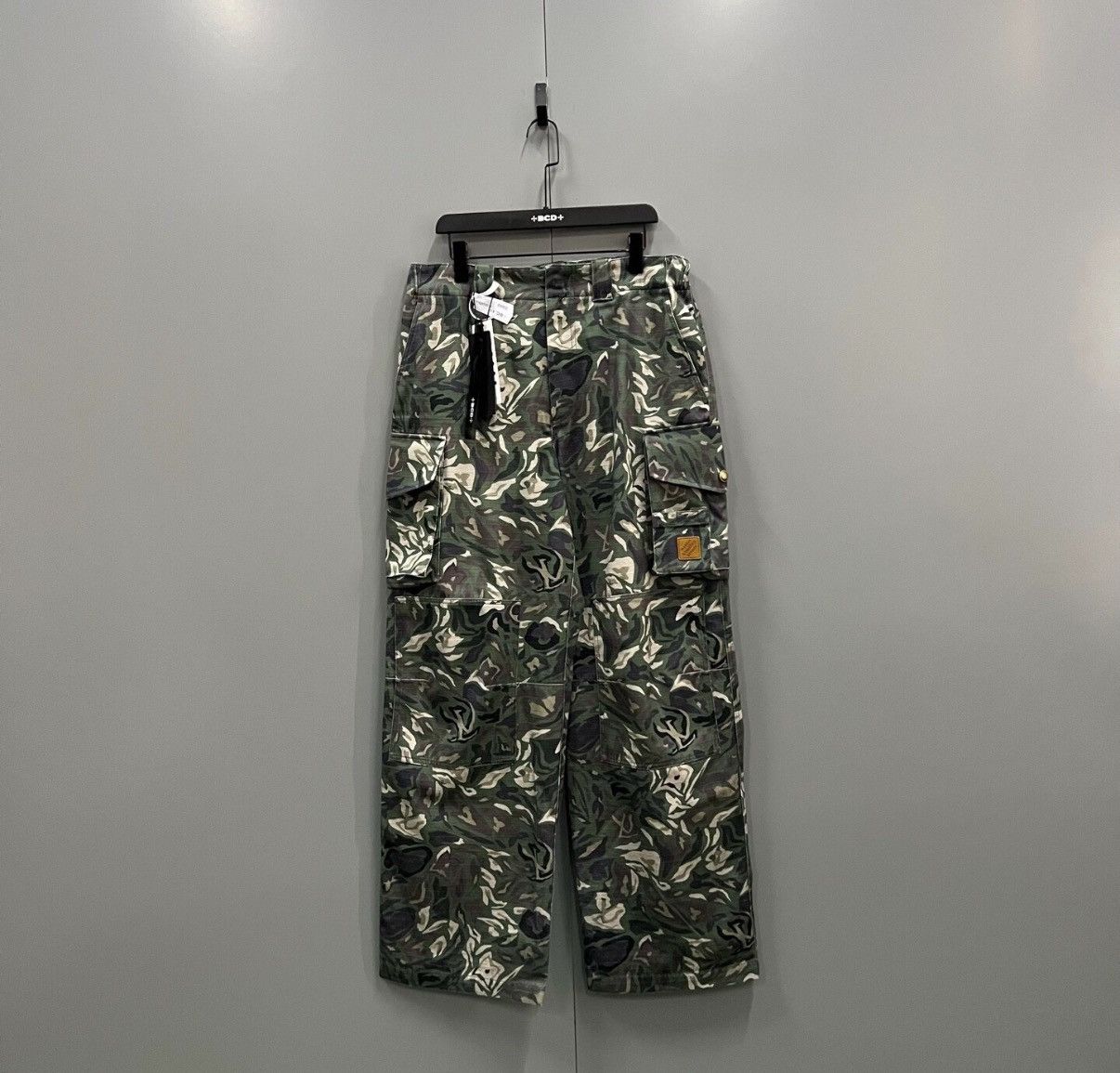 Louis Vuitton Louis Vuitton LV × Nigo 25 Model Pocket Cargo Pants J41 Size US 36 / EU 52 - 1 Thumbnail
