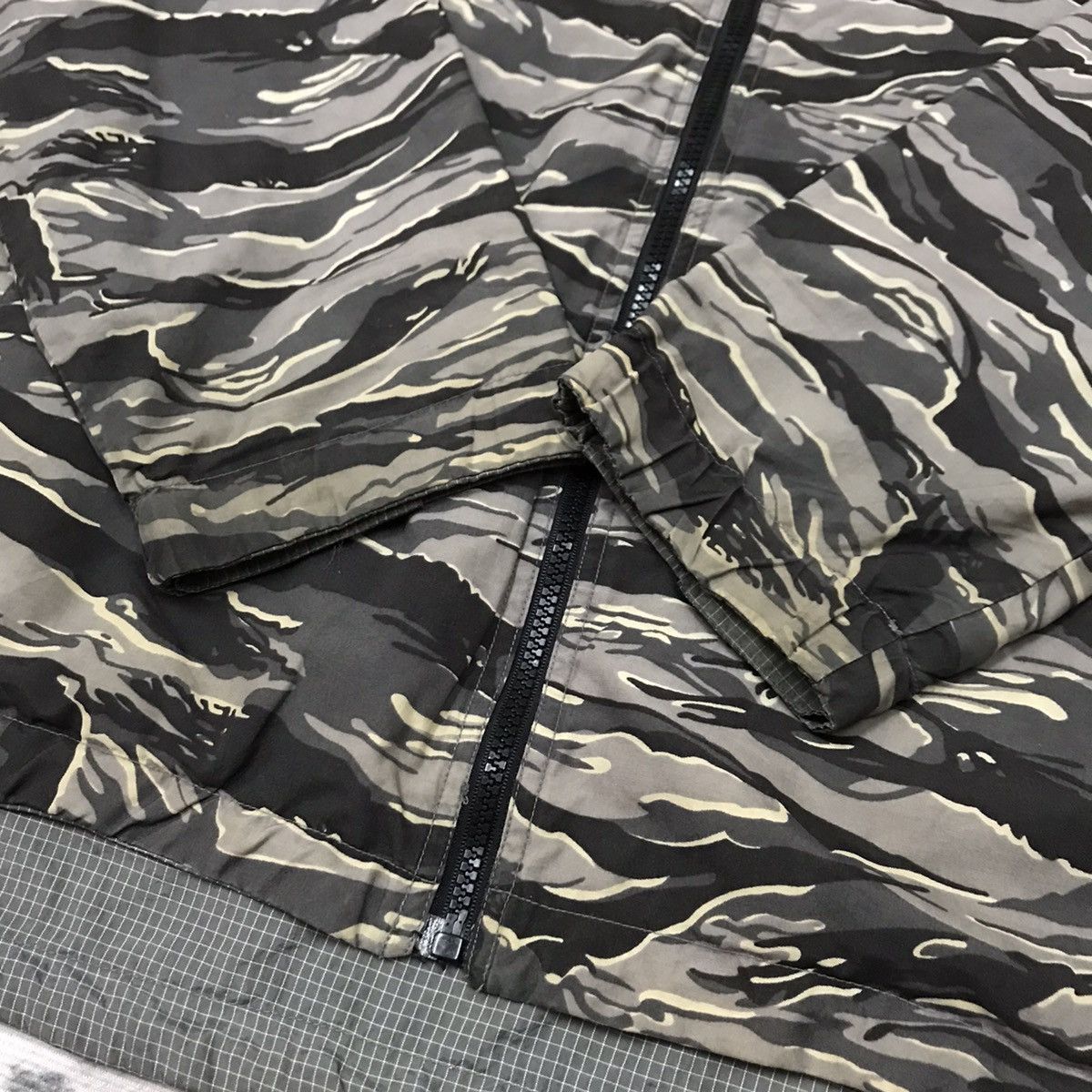 Japanese Brand × Vintage Vintage Cross Fader Riversible Tiger Stripe Camo Jacket Size US L / EU 52-54 / 3 - 10 Thumbnail