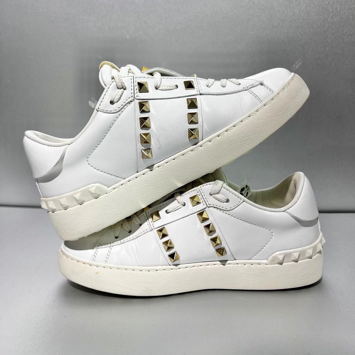 Valentino VALENTINO White Gold Studs White Sneakers 35 like new X6795 Size US 4 / IT 34 - 5 Thumbnail