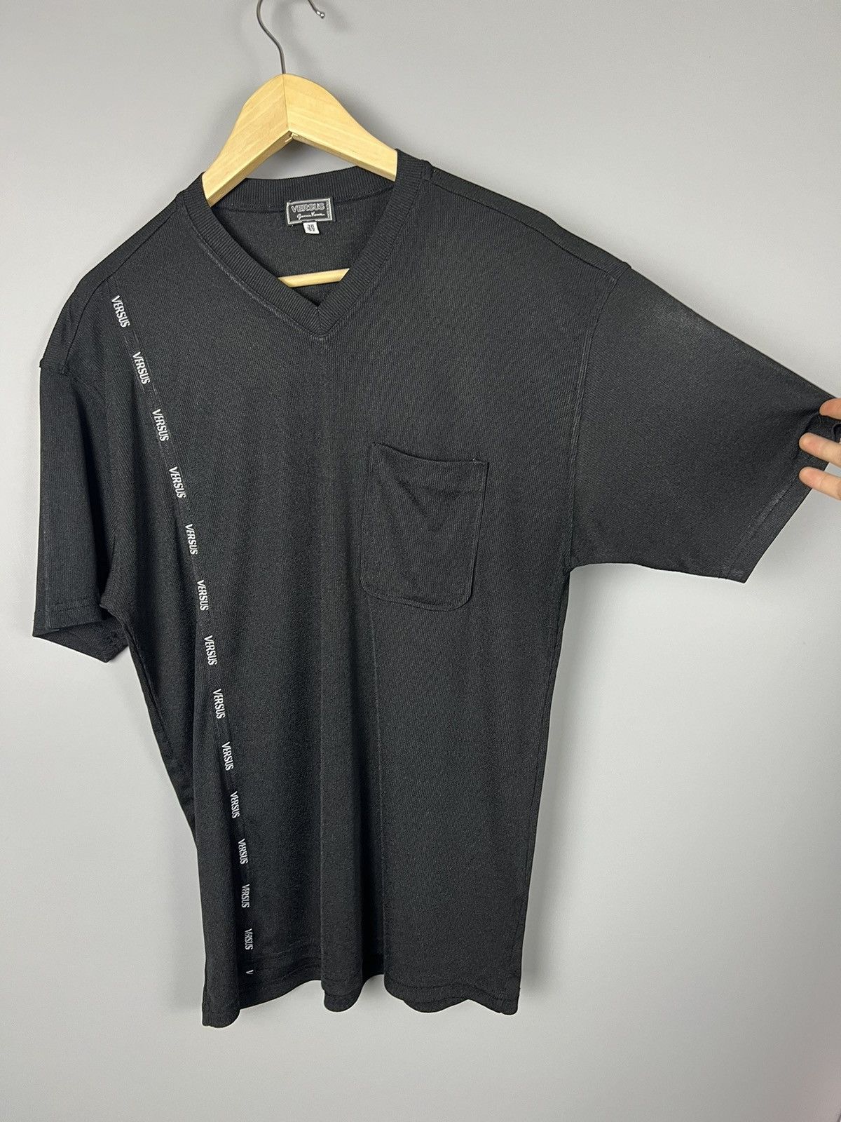 Versace Vintage Versus by Gianni Versace Classic Logo Tee / T Shirt Size US XL / EU 56 / 4 - 2 Thumbnail
