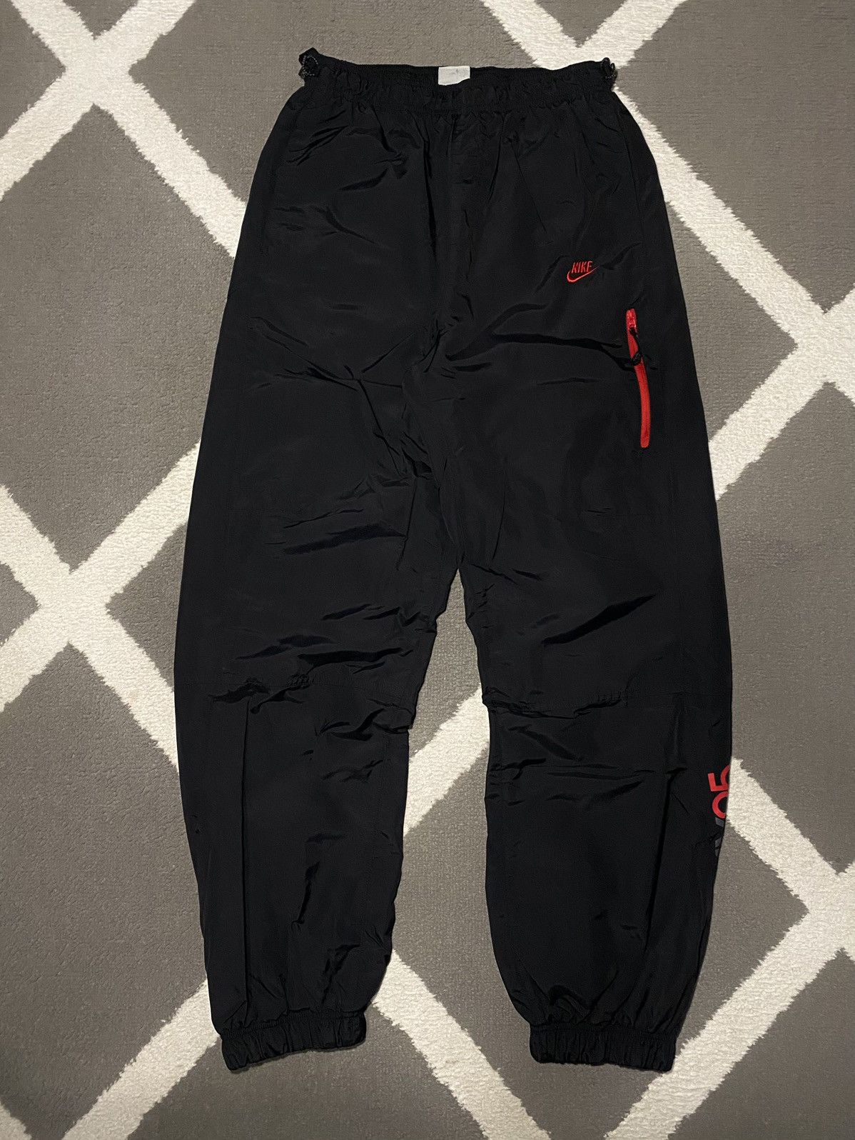 Nike Vintage 00’s Nike Air Max 95 Nylon Track Pants Size US 30 / EU 46 - 4 Thumbnail