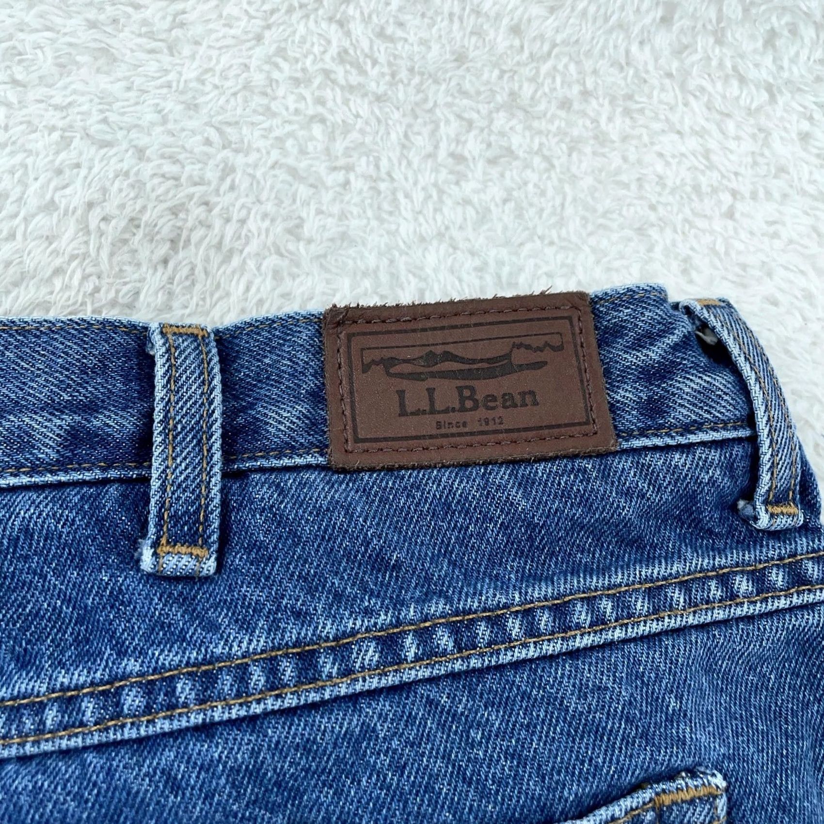 Vintage L.L.Bean Jeans Mens 42x29 Blue Denim Five Pocket Straight Leg Comfort Waist Pocketed Cotton Medium 90s Vintage Mens Size US 42 / EU 58 - 3 Thumbnail