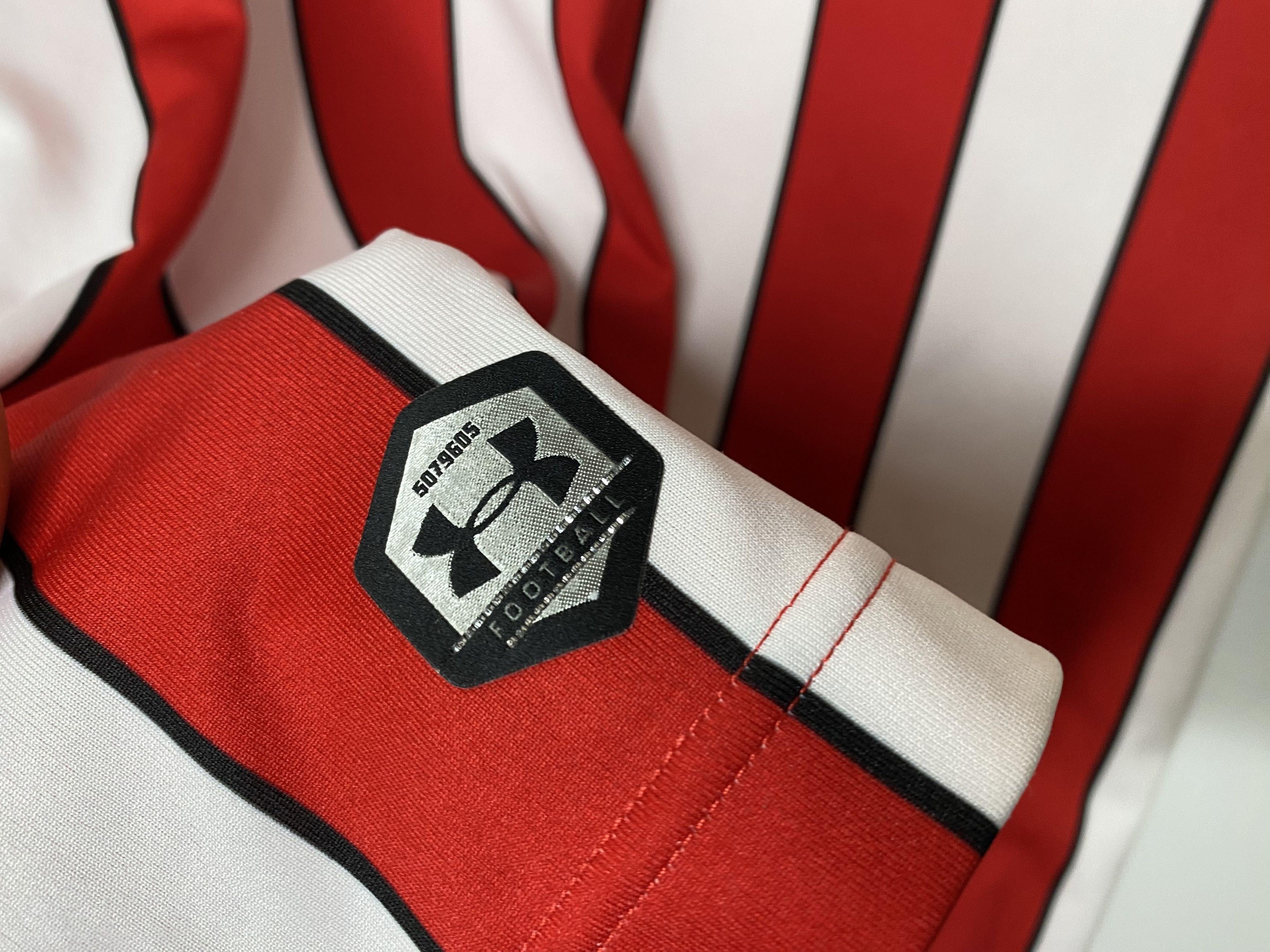 Under Armour SOUTHAMPTON 2018 2019 HOME FOOTBALL SHIRT SOCCER JERSEY Size US M / EU 48-50 / 2 - 4 Thumbnail
