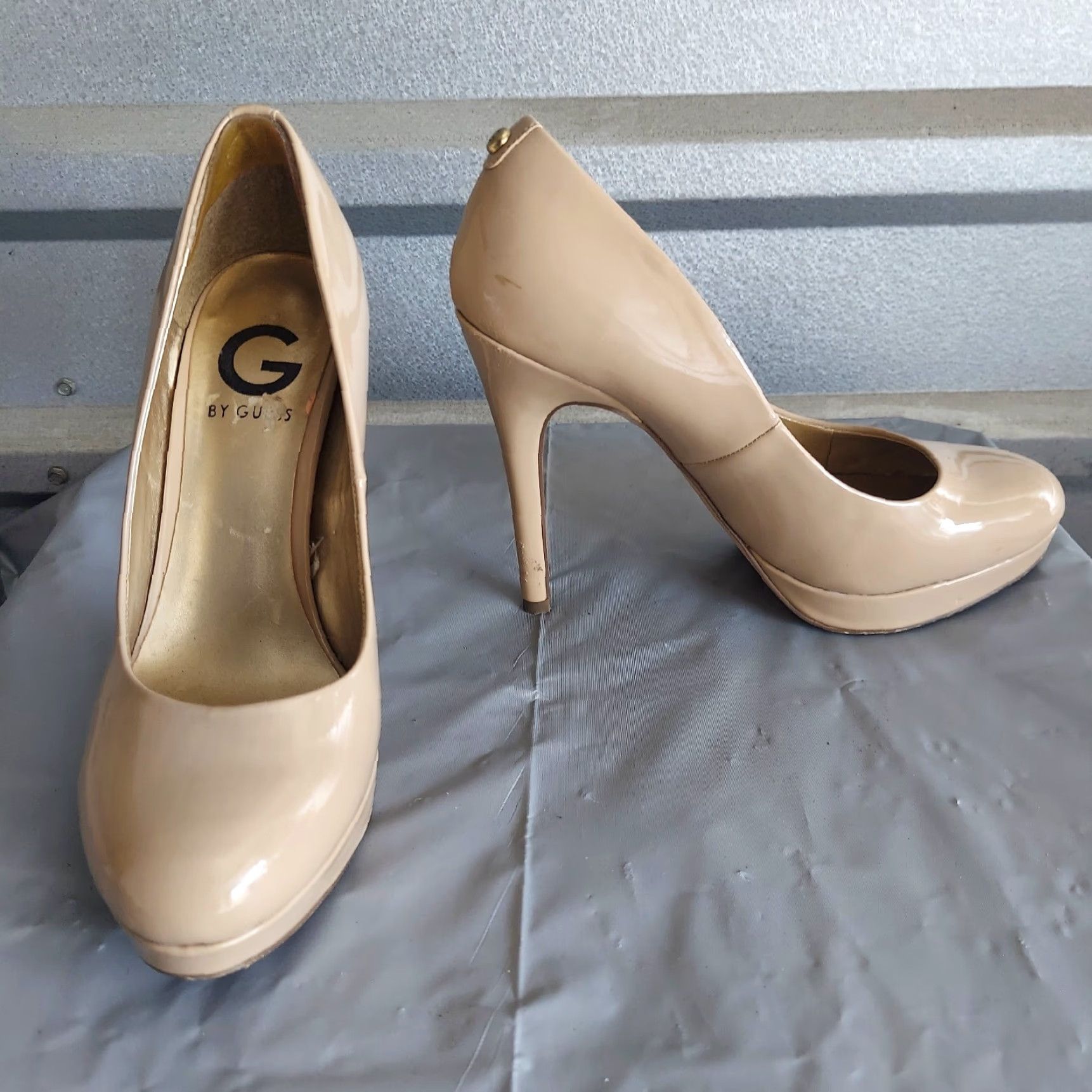 Guess GUESS Womens Beige Patent Leather Heels Size 8 M Pump High Heel Studded Ladies Formal Party Wedding Workwear 8M Beige Patent Leather Pumps Size US 8 / IT 38 - 3 Thumbnail