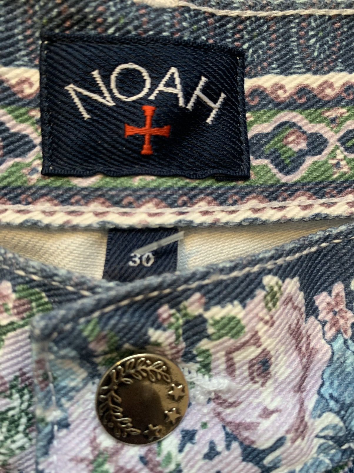 Noah NOAH 90’s STYLE DENIM STRIPED FLORAL SHORTS Size US 30 / EU 46 - 3 Thumbnail