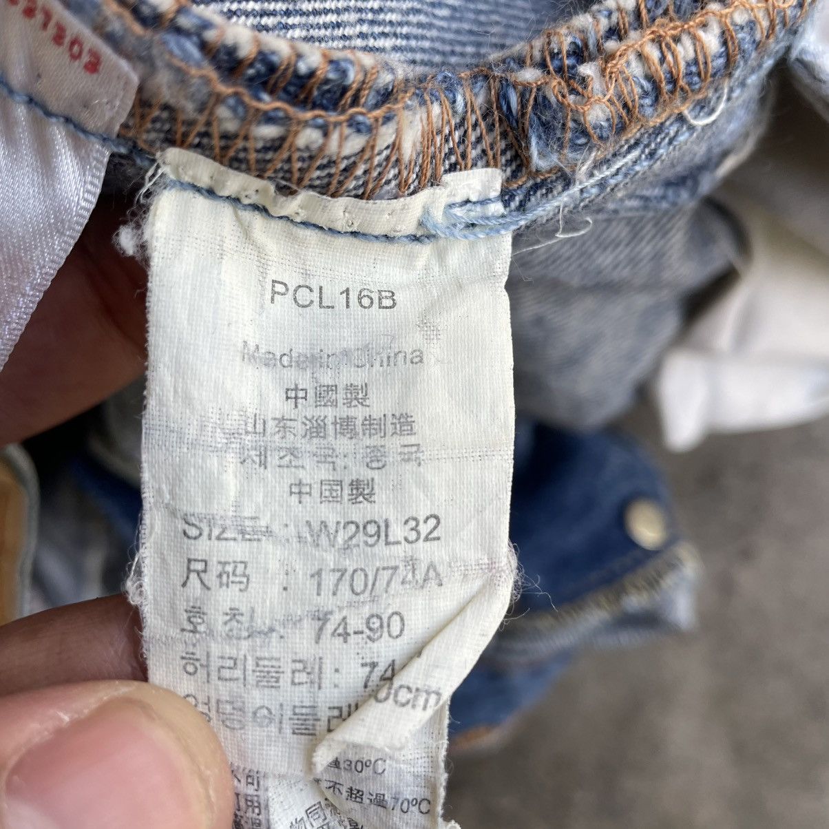 Levi's Vintage Clothing 🔥Vintage Levis 501 Splatter Paint Ripped Distress Jeans Size US 29 - 17 Thumbnail
