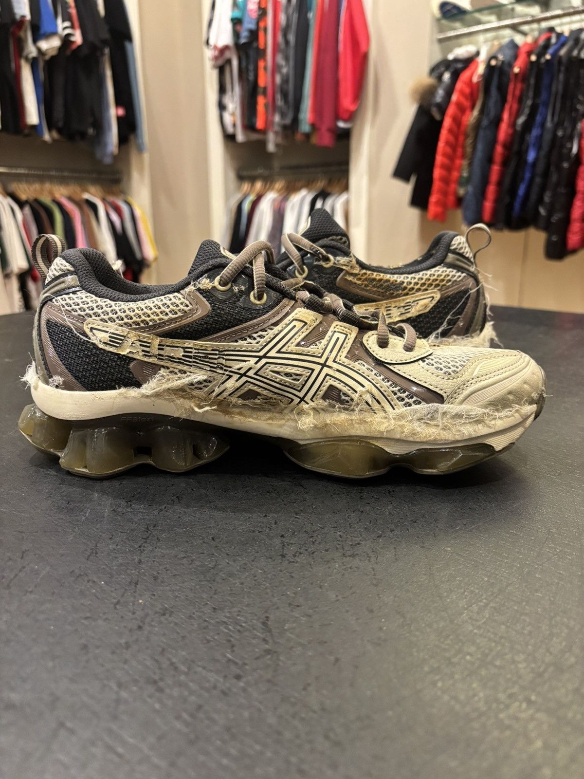 Asics Asics Gel-Quantum Kinetic Birch/Dark Taupe Size US 7 / EU 40 - 4 Thumbnail