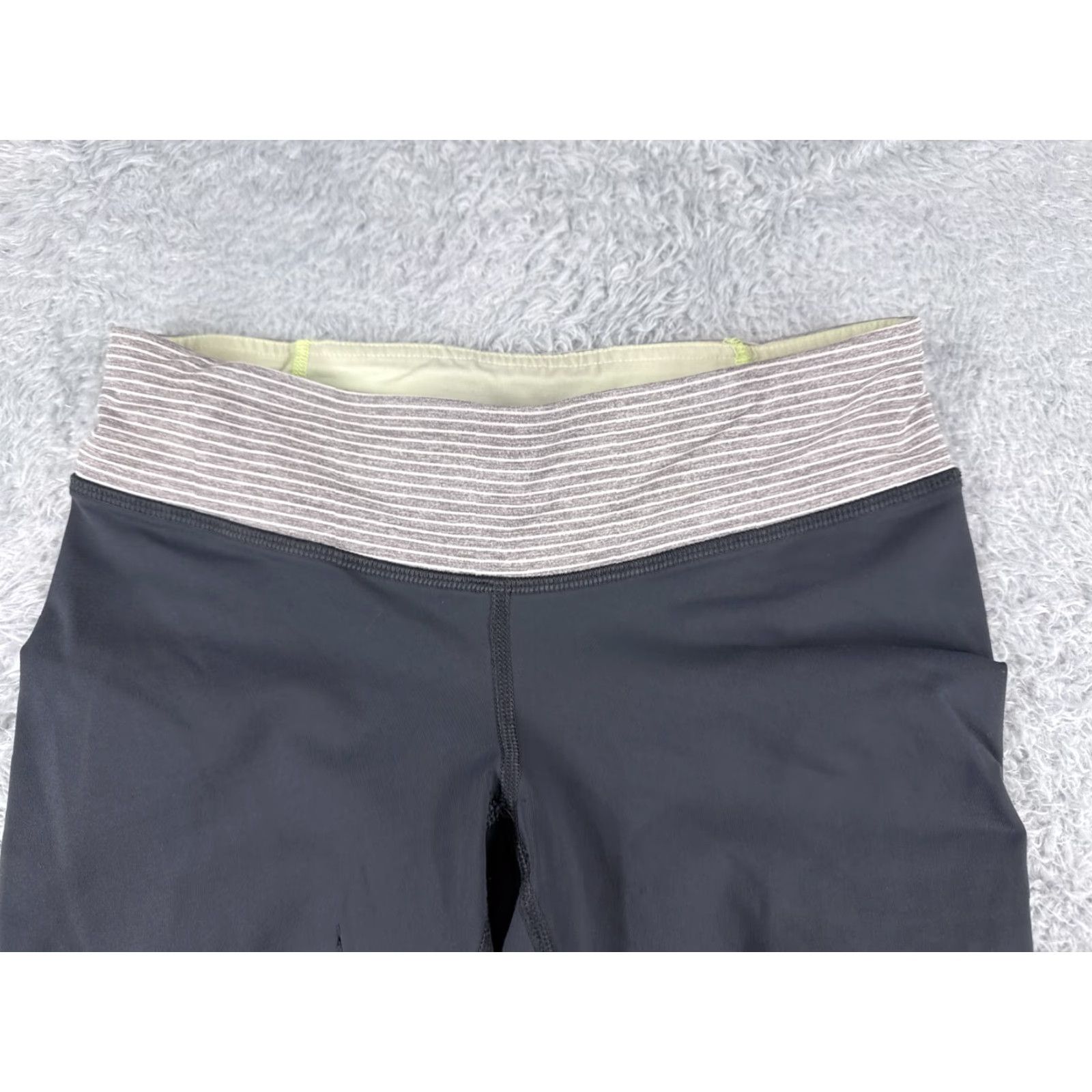 Lululemon Lululemon Activewear Pants Womens 4 Gray Cropped with Pockets 18" Size 27" / US 4 / IT 40 - 4 Thumbnail