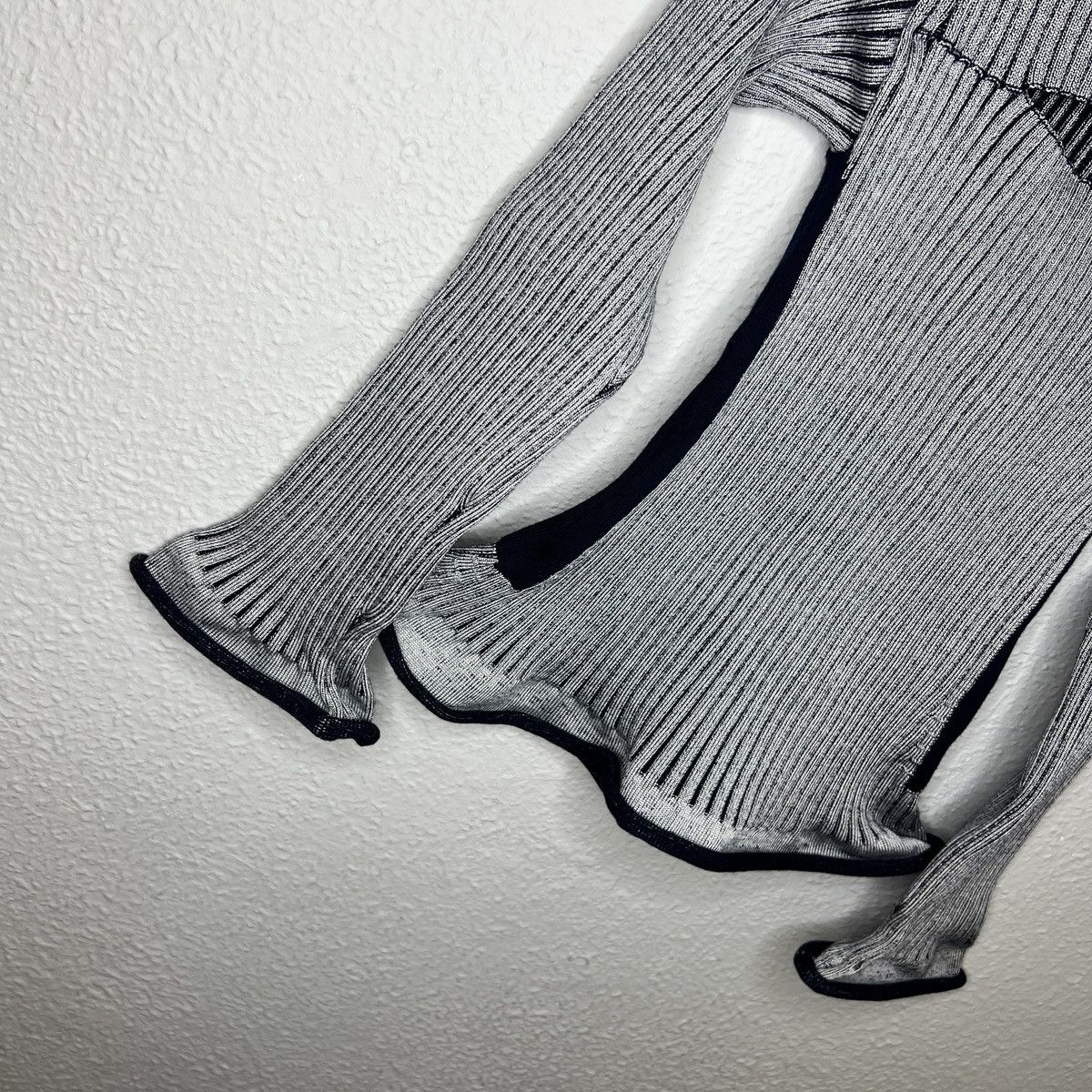 Louis Vuitton Louis Vuitton Sweater Knitwear Jumper Ribbed Flared Size M / US 6-8 / IT 42-44 - 3 Thumbnail