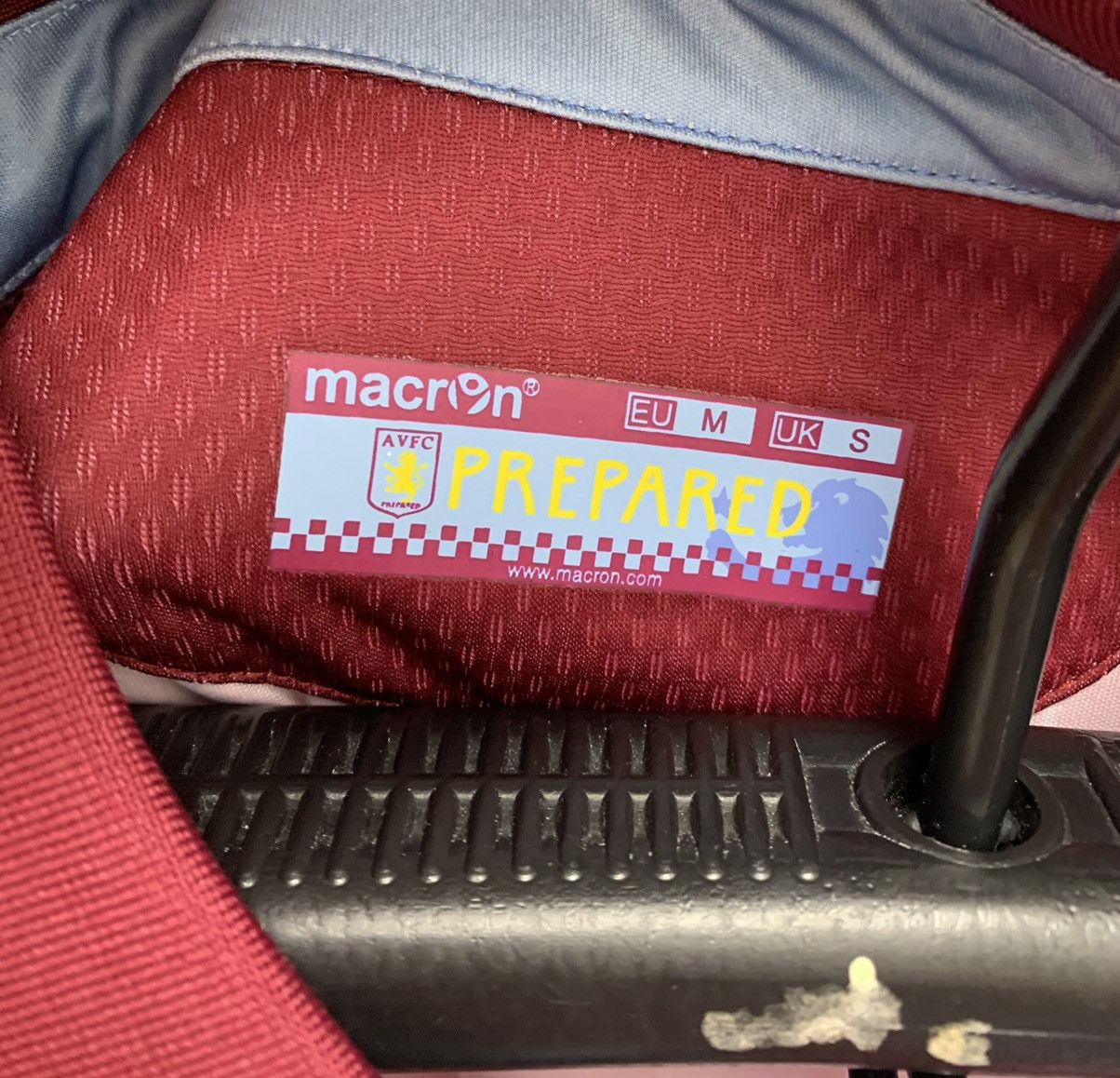 Macron Aston Villa AVFC macron soccer jersey M dafabet Size US M / EU 48-50 / 2 - 5 Thumbnail
