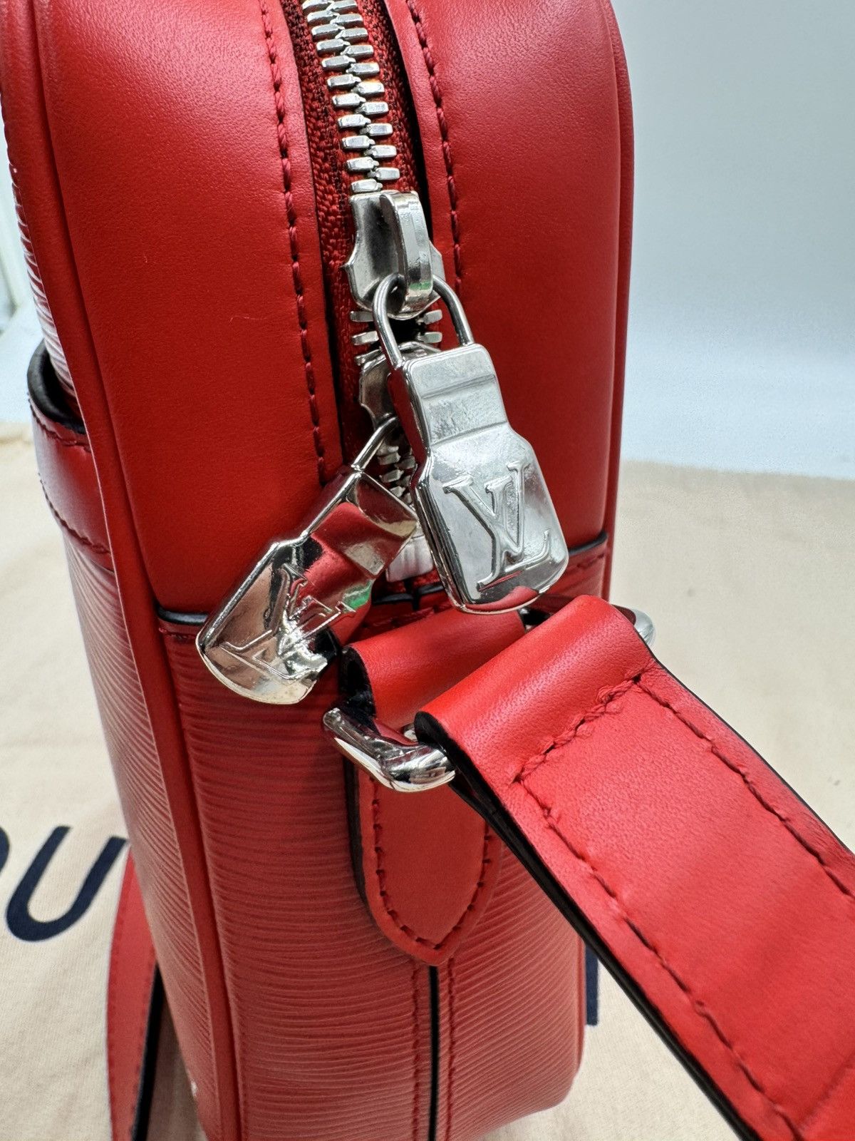Louis Vuitton × Supreme Louis Vuitton X Supreme Epi Danube Pm Red Sling Bag Size 30 - 6 Thumbnail