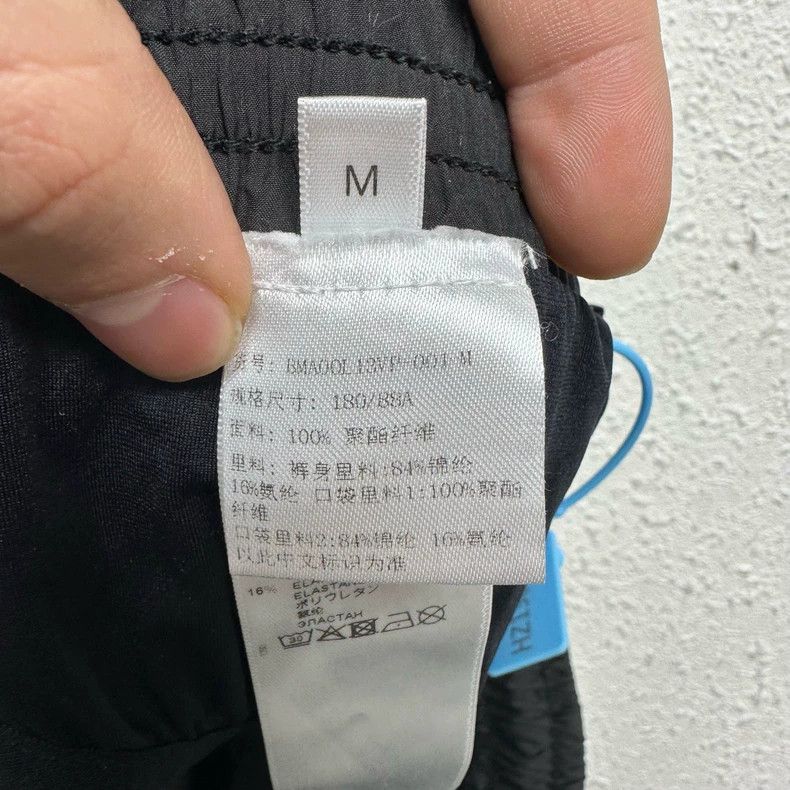 Givenchy Givenchy SizeM Black metal small logo shorts, size M Size US 28 / EU 44 - 5 Thumbnail