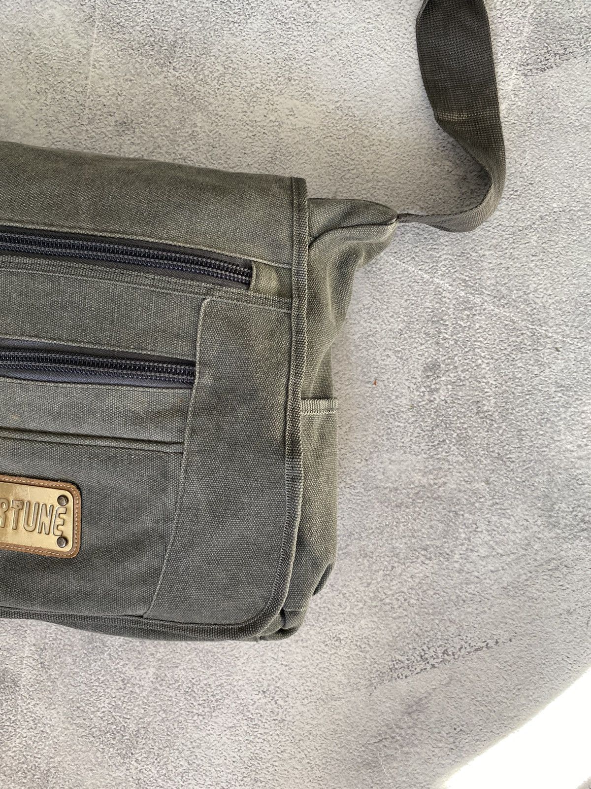 KMRii Japanese KMRii Diesel style faded distressed sling bag Size ONE SIZE - 3 Thumbnail