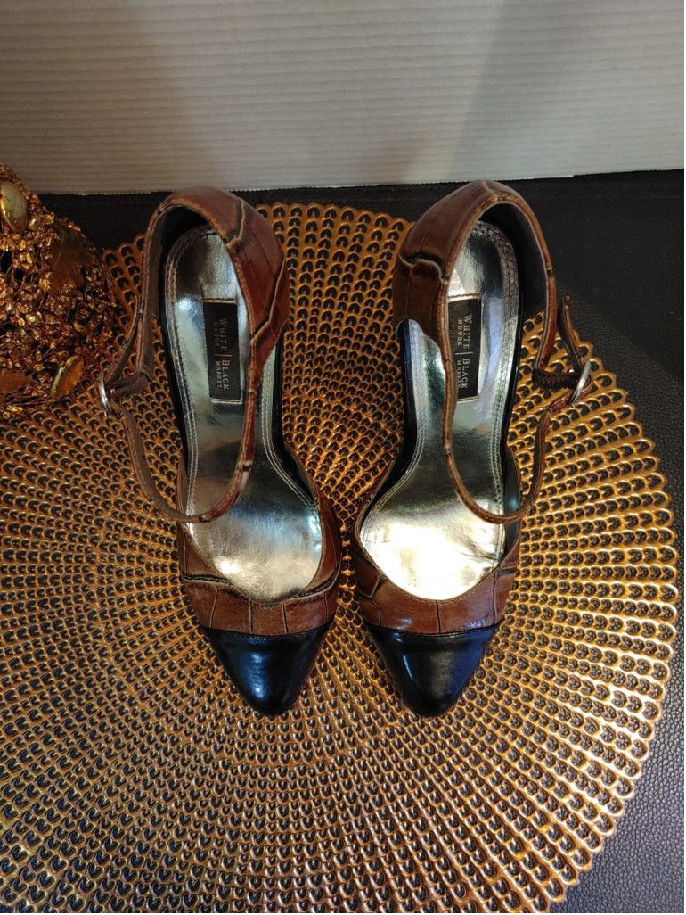 White House Black Market White House Black Market Heels Size 7M Size US 7 / IT 37 - 2 Thumbnail