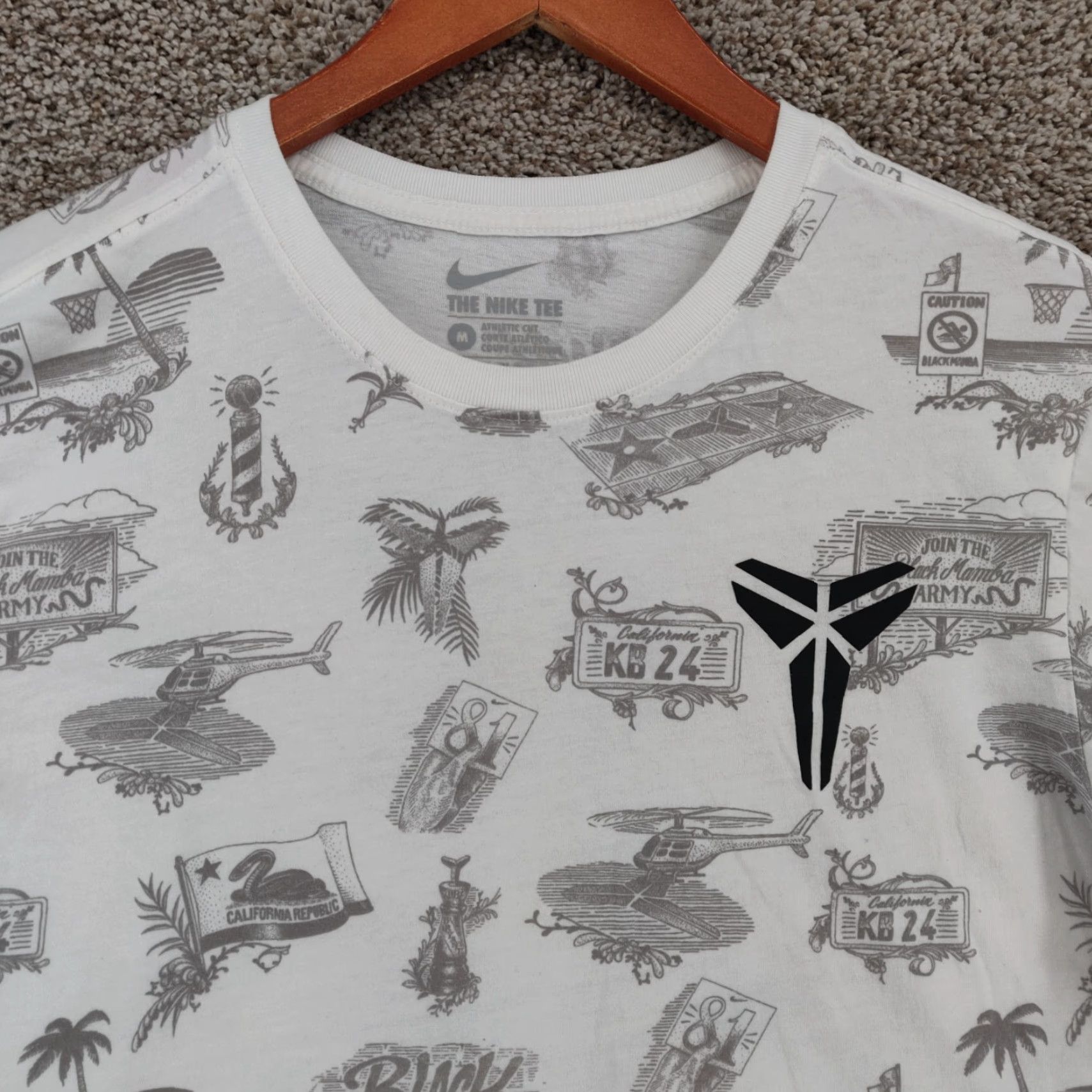 Nike Nike Kobe Bryant Black Mamba Shirt Mens M Short Sleeve All Over Print Tshirt Size US M / EU 48-50 / 2 - 2 Thumbnail