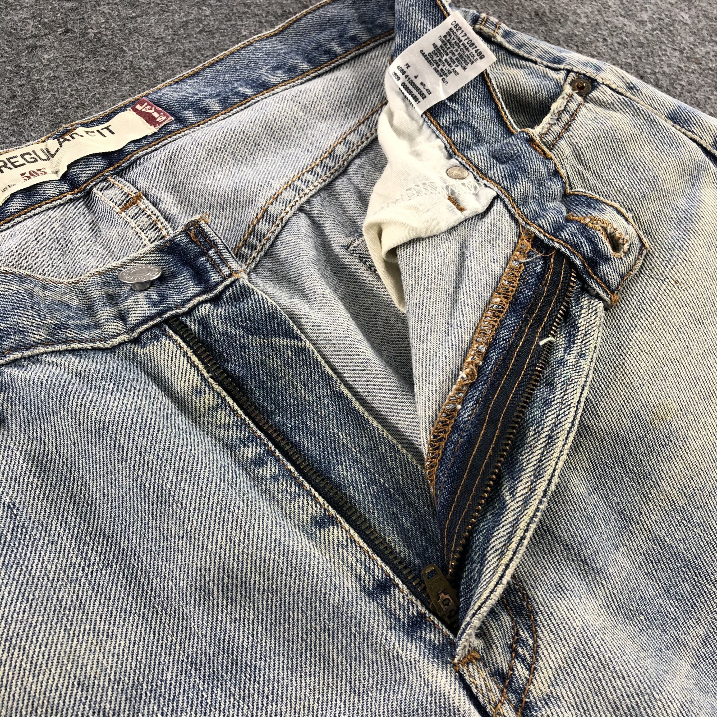 Levi's Vintage Light Wash Distress Levis 505 Jeans-J1212 Size US 33 - 8 Thumbnail