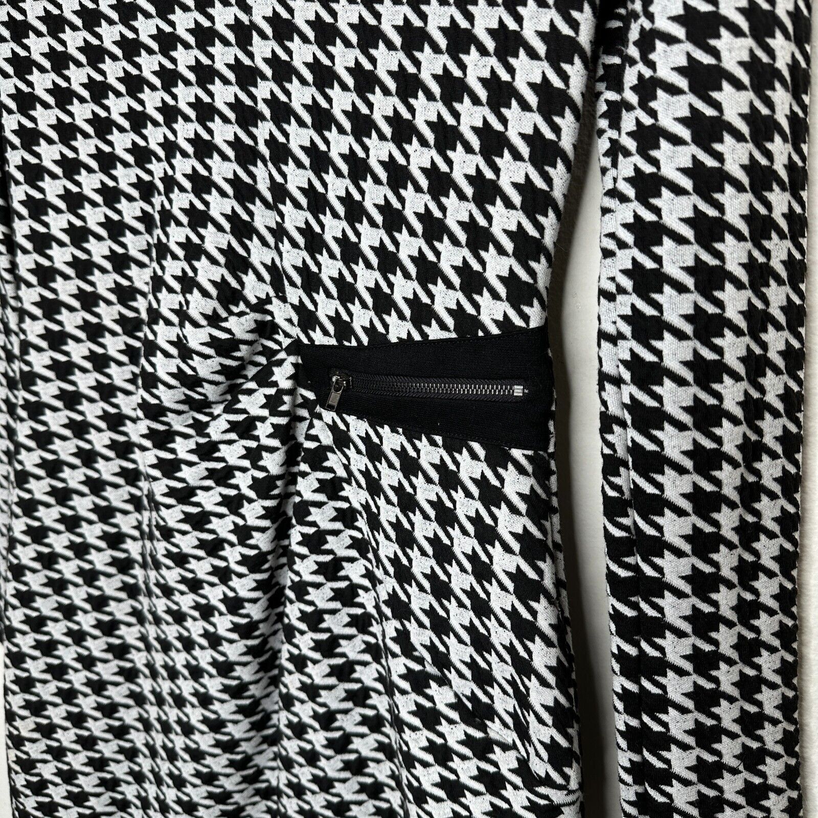 Other Xtaren Houndstooth VNeck Long Sleeve Ruche Zip Waist Dress M Size M / US 6-8 / IT 42-44 - 5 Thumbnail