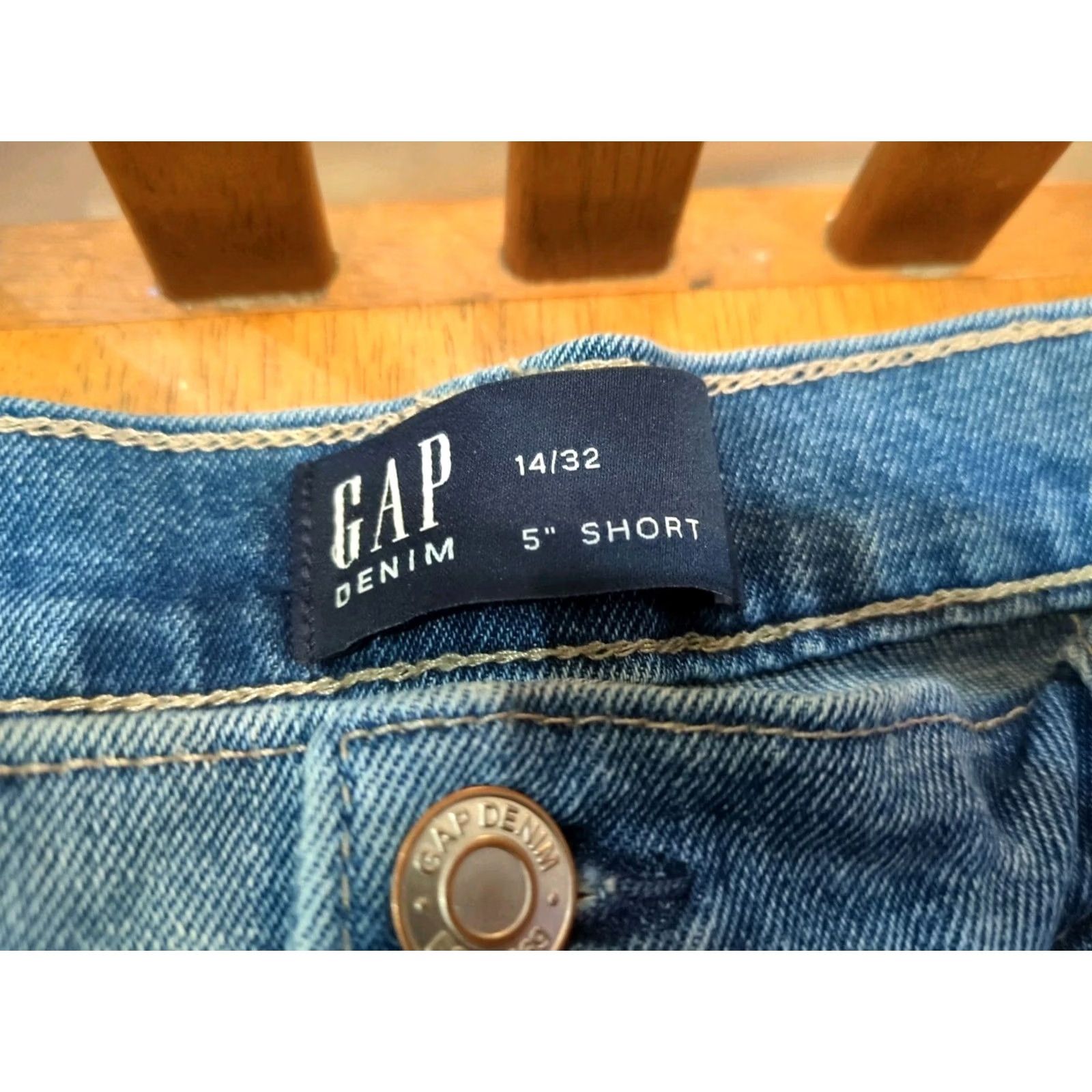 Gap Gap Women Bermuda Short 14 Denim Distressed Blue 5” Casual Shorts Pockets Cotton Size 36" / US 14 / IT 50 - 2 Thumbnail