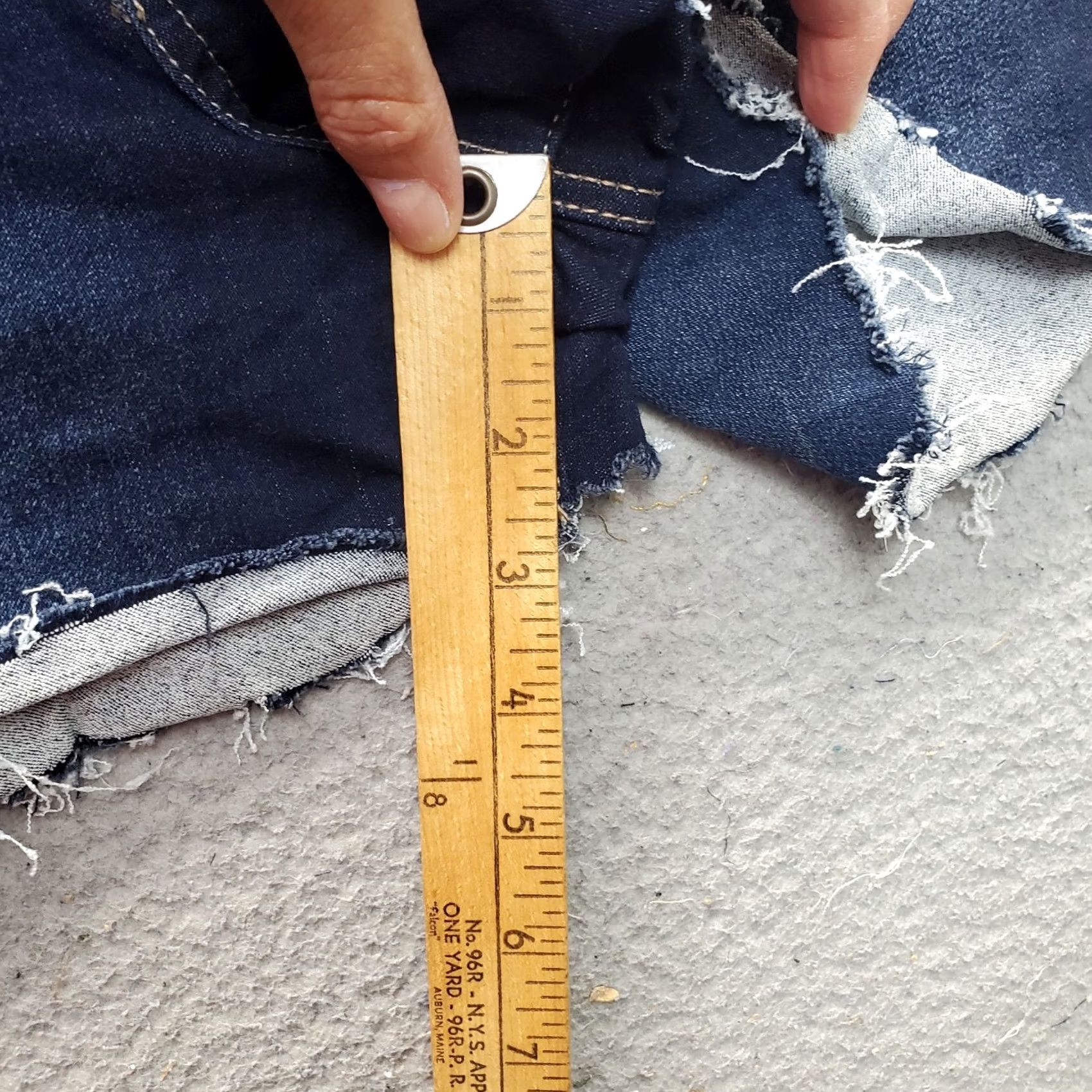 Vintage Wallflower Jeans Wallflower Jean Shorts Womens Size 5 Blue Denim Frayed Hem Whiskered Button Fly - Casual Beach Outfit - Juniors Size 5 Womens Size 27" / US 4 / IT 40 - 5 Thumbnail