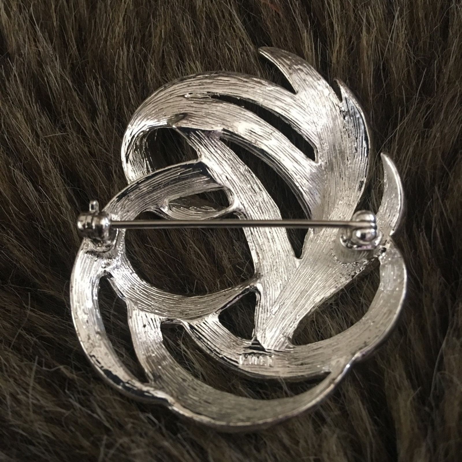 Monet Vintage Monet textured silver tone cluster brooch Size ONE SIZE - 2 Thumbnail
