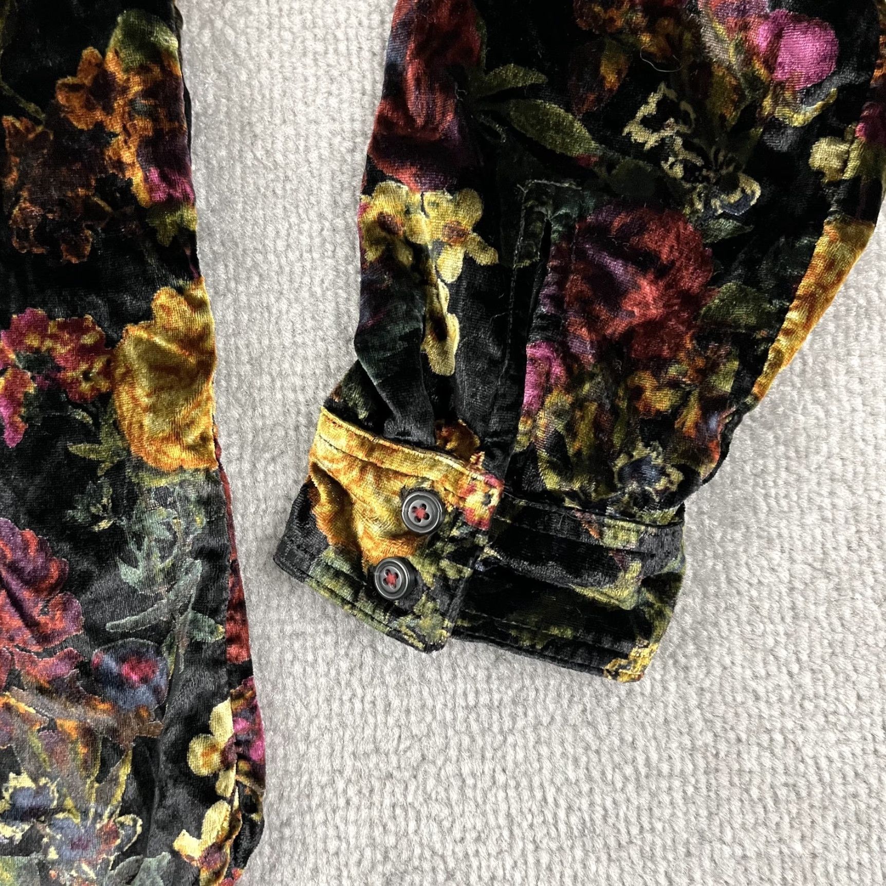 Vintage VINTAGE Pilcro Hadley Button Up Shirt Women Medium Relaxed Dark Floral Velvet Boho Fairy Ladies' Bohemian Women Shirt M Black Floral 90s Style Size M / US 6-8 / IT 42-44 - 7 Thumbnail