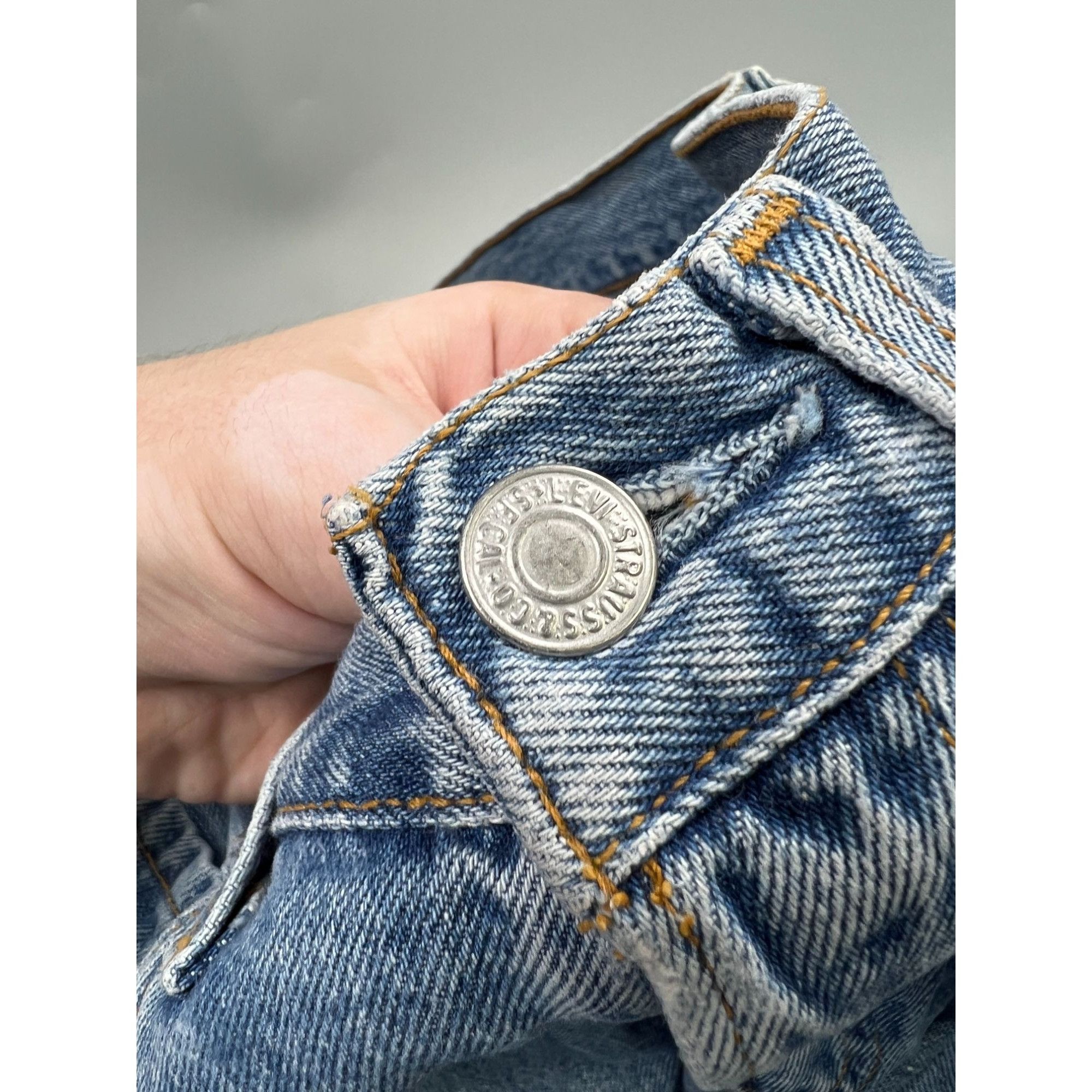Levi's Levi’s 501 Made in USA Light Wash Denim Jeans Pants (Y0908) Size US 31 - 4 Thumbnail