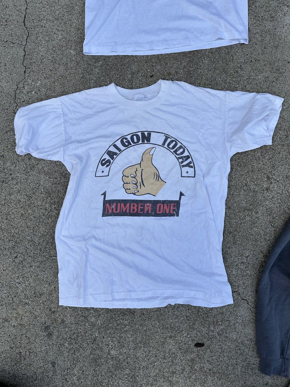 Vintage 1970s Saigon Vietnam vintage T Size US XXL / EU 58 / 5 - 1 Thumbnail