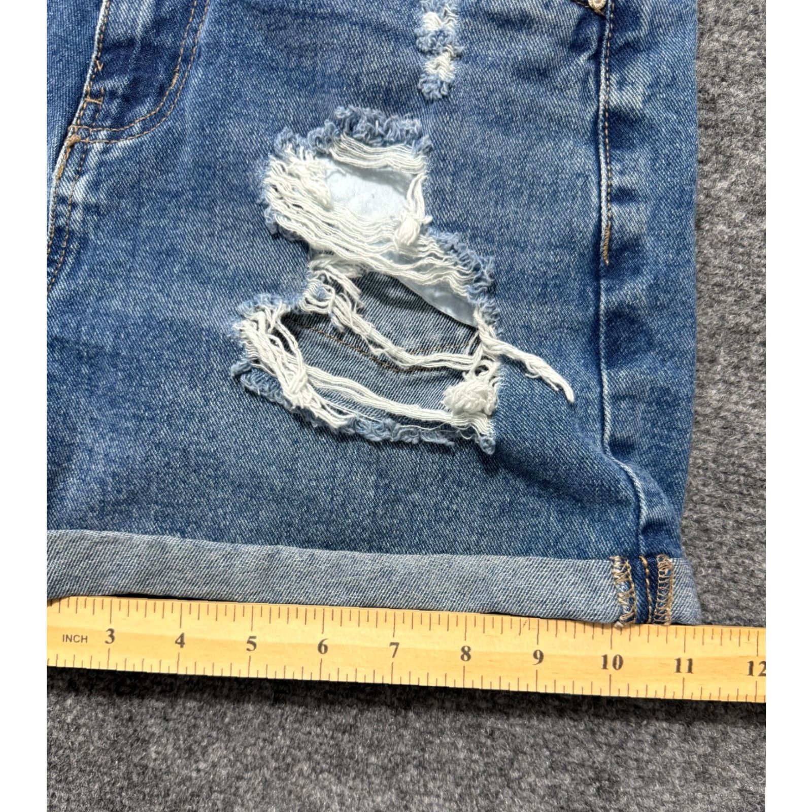 Denime VINTAGE Refuge Denim Distressed Ripped Jean Shorts Juniors Size 7 Blue Cuffed Size 30" / US 8 / IT 44 - 6 Thumbnail