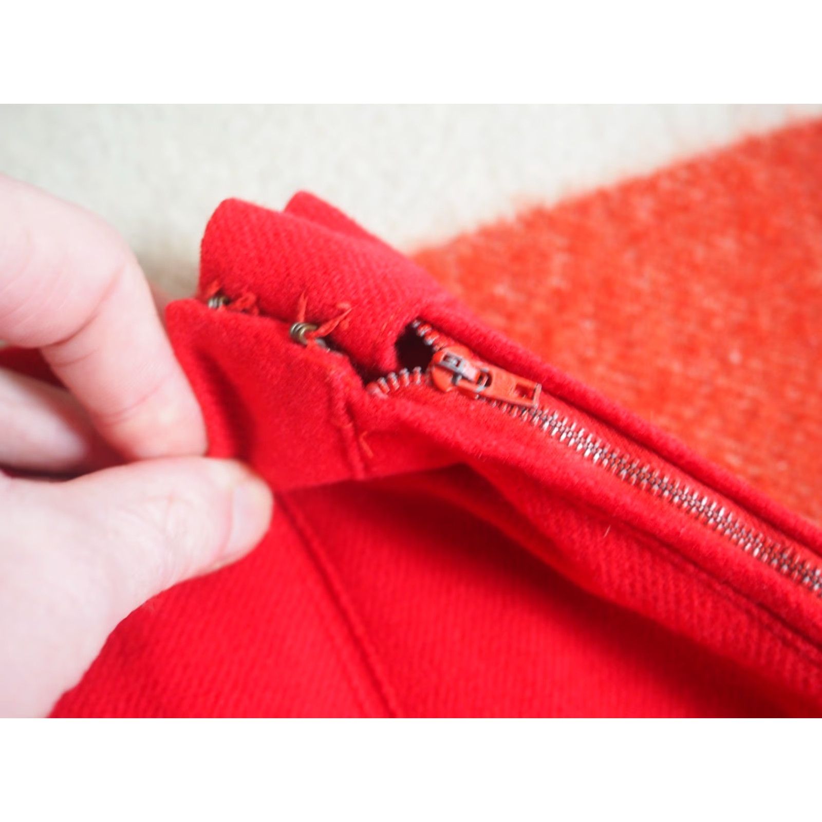 Etro VTG 1960s 50s 100% Wool Red Pleated Retro Boho Midi Mini Skirt Womens 28W Size 28" / US 6 / IT 42 - 5 Thumbnail