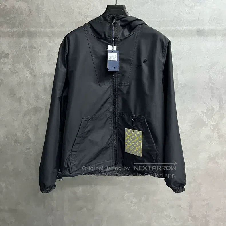Louis Vuitton Louis Vuitton 24 Newest Black Solid Reversible Nylon Jacke Size US M / EU 48-50 / 2 - 1 Thumbnail