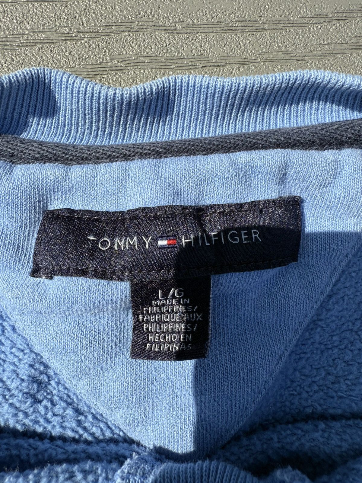 Tommy Hilfiger Vintage 2008 Tommy Hilfiger Faded Blue Crewneck Sweatshirt Size US L / EU 52-54 / 3 - 2 Thumbnail