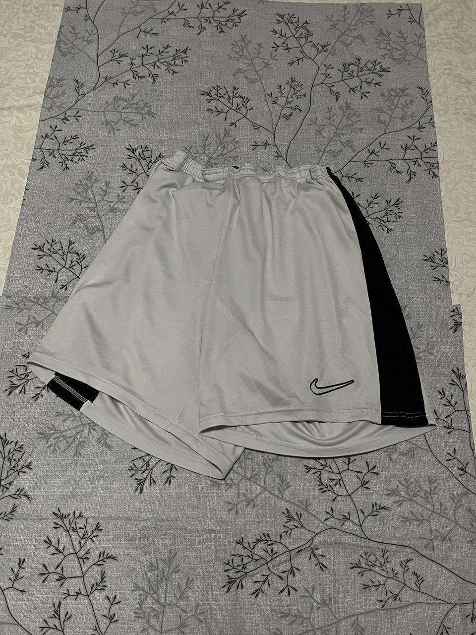 Nike Vintage Nike Track Shorts y2k Swoosh Travis Scott Size XL Size US 36 / EU 52 - 2 Thumbnail
