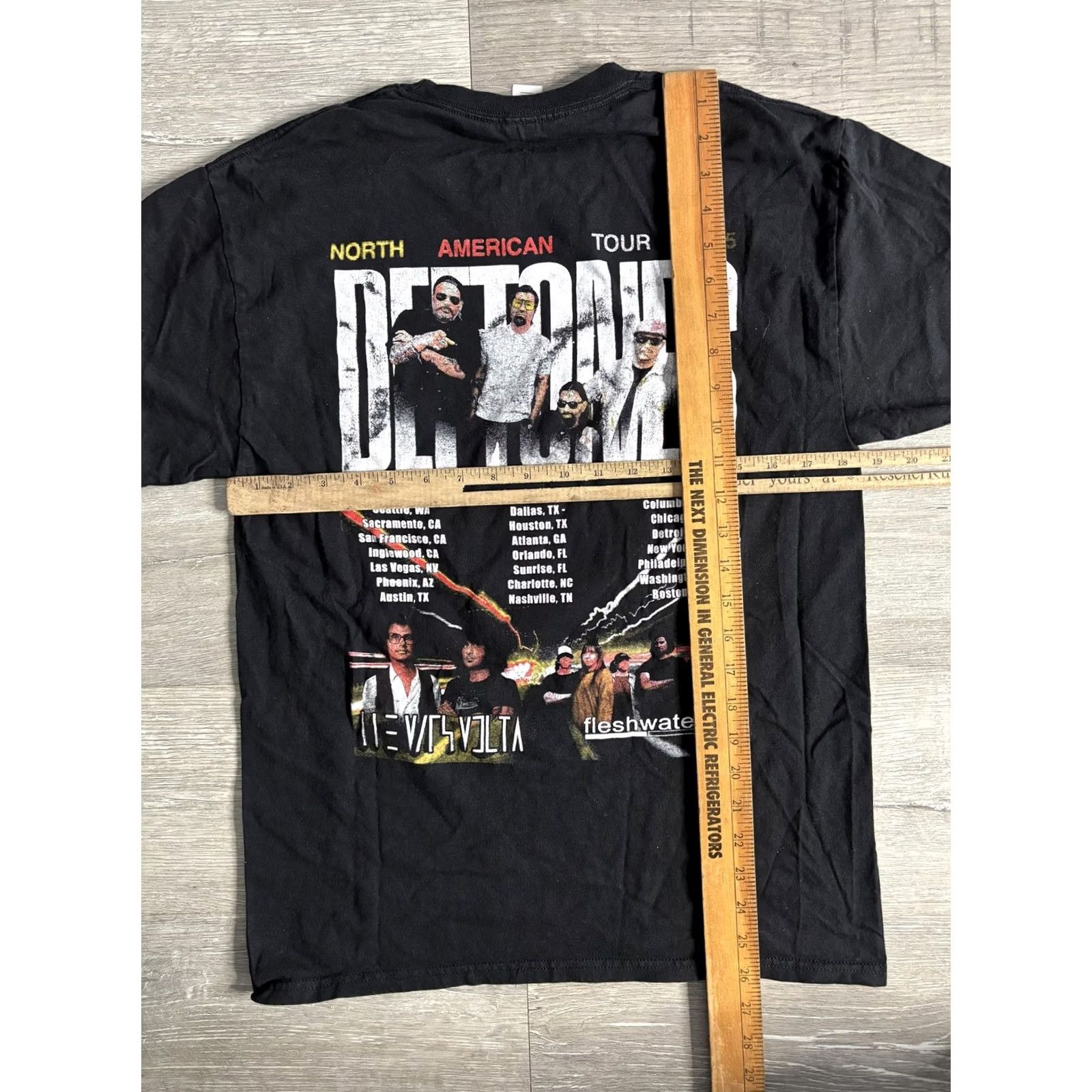 Hanes VINTAGE Deftones Shirt Mens Medium Black North American Tour 2025 Graphic T-Shirt Band Size US M / EU 48-50 / 2 - 3 Thumbnail