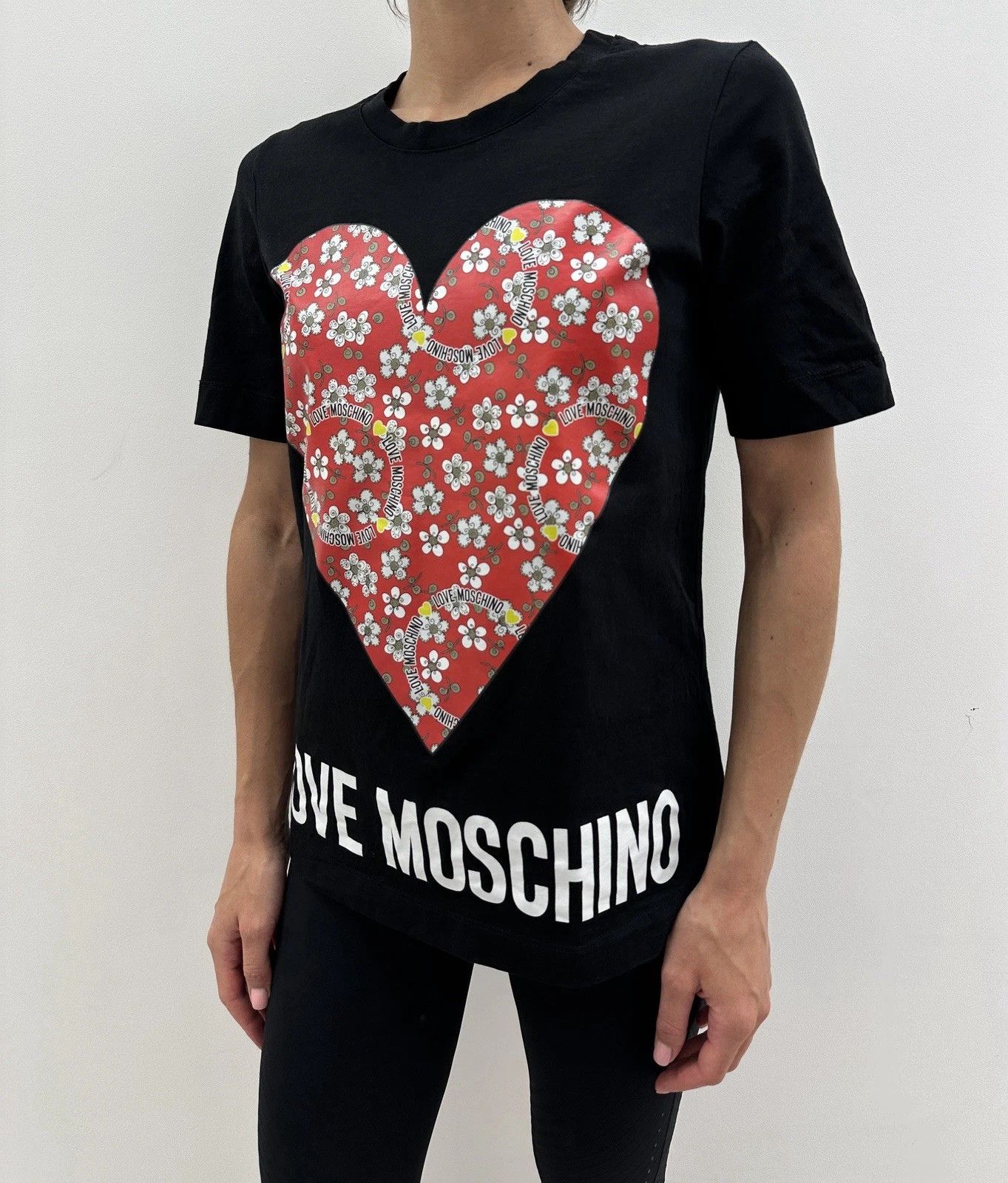Moschino Love Moschino Womens Cotton T-shirt Heart Flowers Print Size XS / US 0-2 / IT 36-38 - 2 Thumbnail