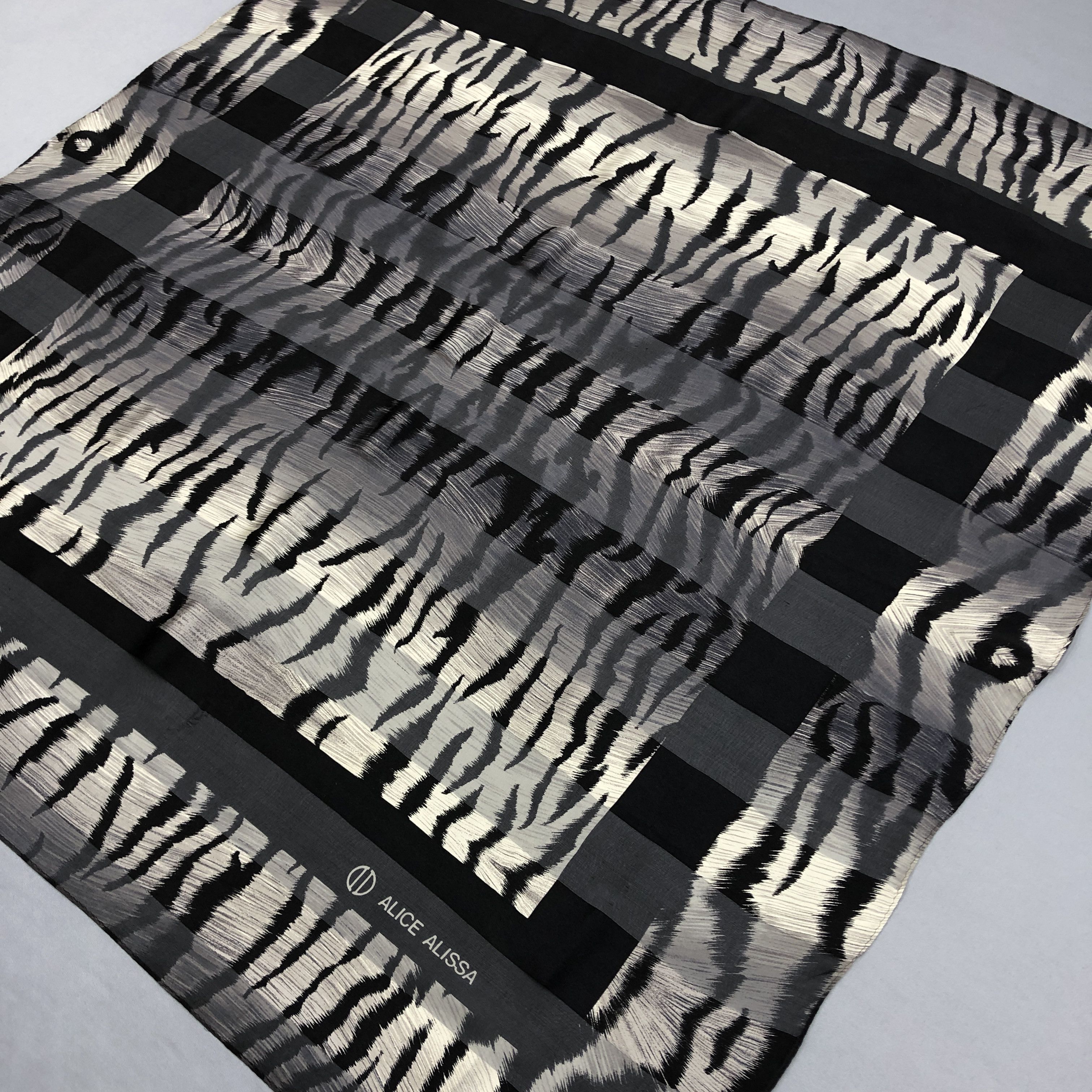 Japanese Brand Vintage Alice Alissa SILK Scarf Twill Stole Wraps Scarves Size ONE SIZE - 4 Thumbnail