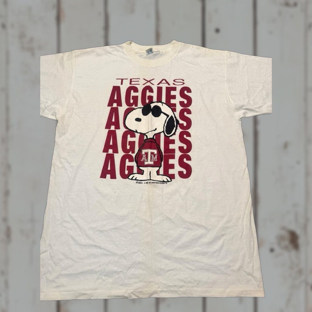 Vintage VINTAGE Texas A&M SNOOPY All Over Print T-Shirt 90s Single Stitch XL White Men | Graphic Print Crew Neck Short Sleeve Cartoon Peanuts Aggies AOP Shirt Size US XL / EU 56 / 4 - 1 Thumbnail
