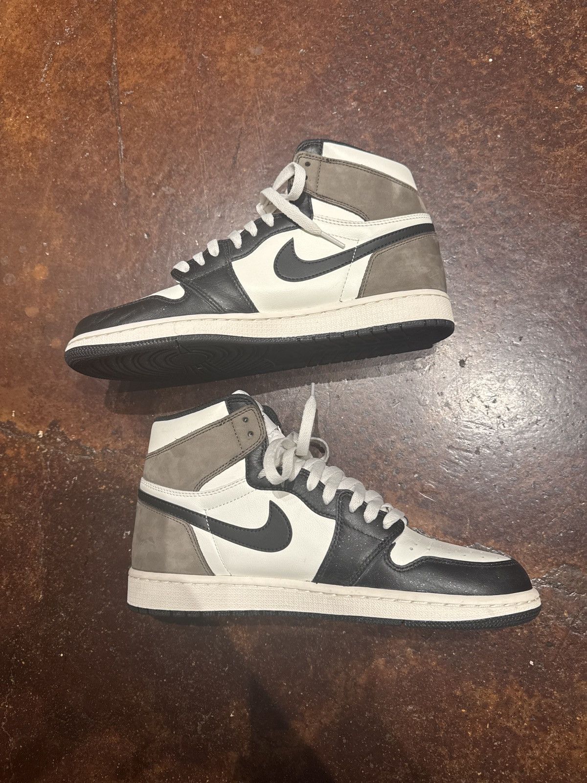 Jordan Brand Jordan 1 Mocha Size US 10 / EU 43 - 2 Thumbnail