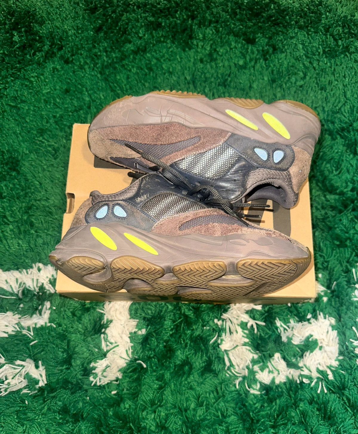 Adidas Yeezy Boost 700 Mauve Size US 7 / EU 40 - 2 Thumbnail
