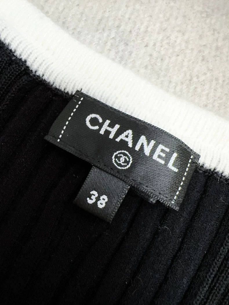 Chanel Chanel 25C hollow logo black knitted vest Size XS / US 0-2 / IT 36-38 - 5 Thumbnail