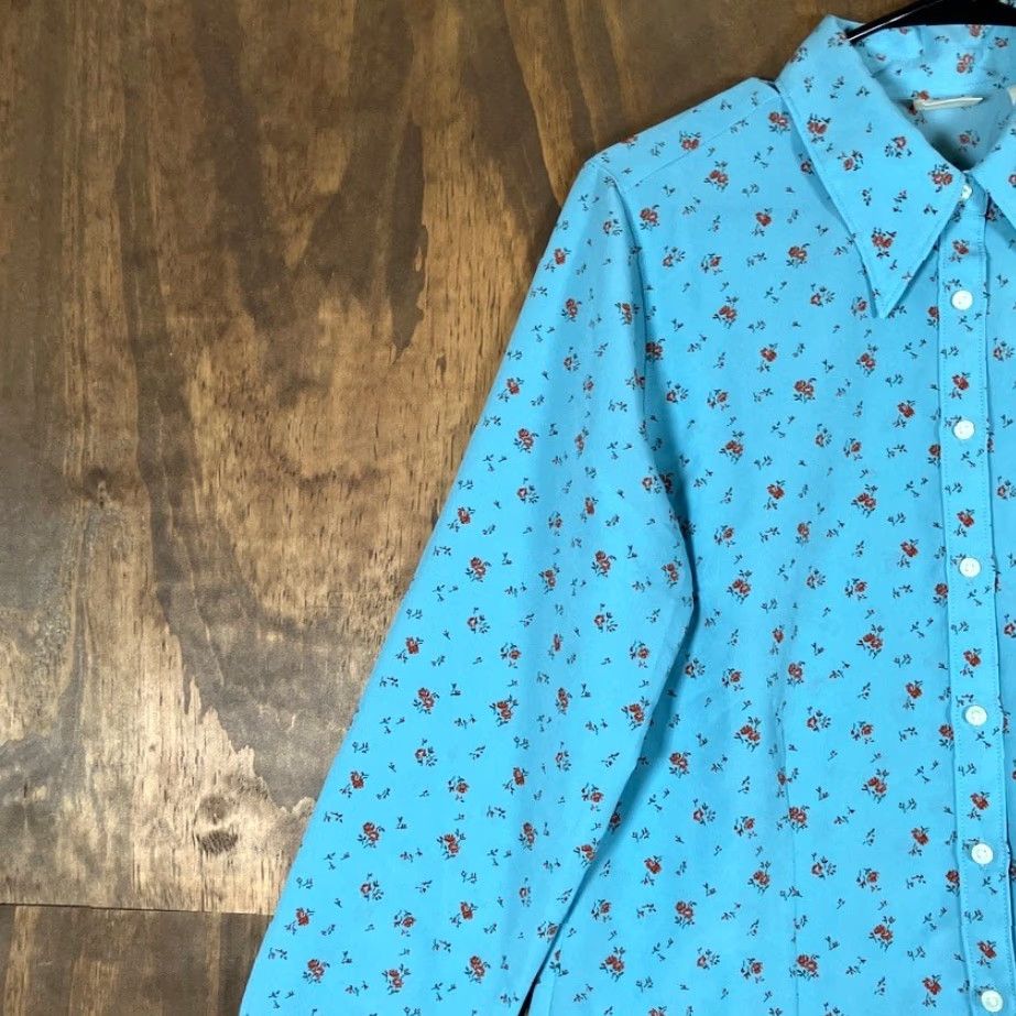 Levi's Levis Shirt Blue Floral Jasper Collared Button-Up Long Sleeve M Women’s Regular Size M Casual Western, Momcore, Basic, Floral, Button-Up, 1940s-Style? Size M / US 6-8 / IT 42-44 - 4 Thumbnail