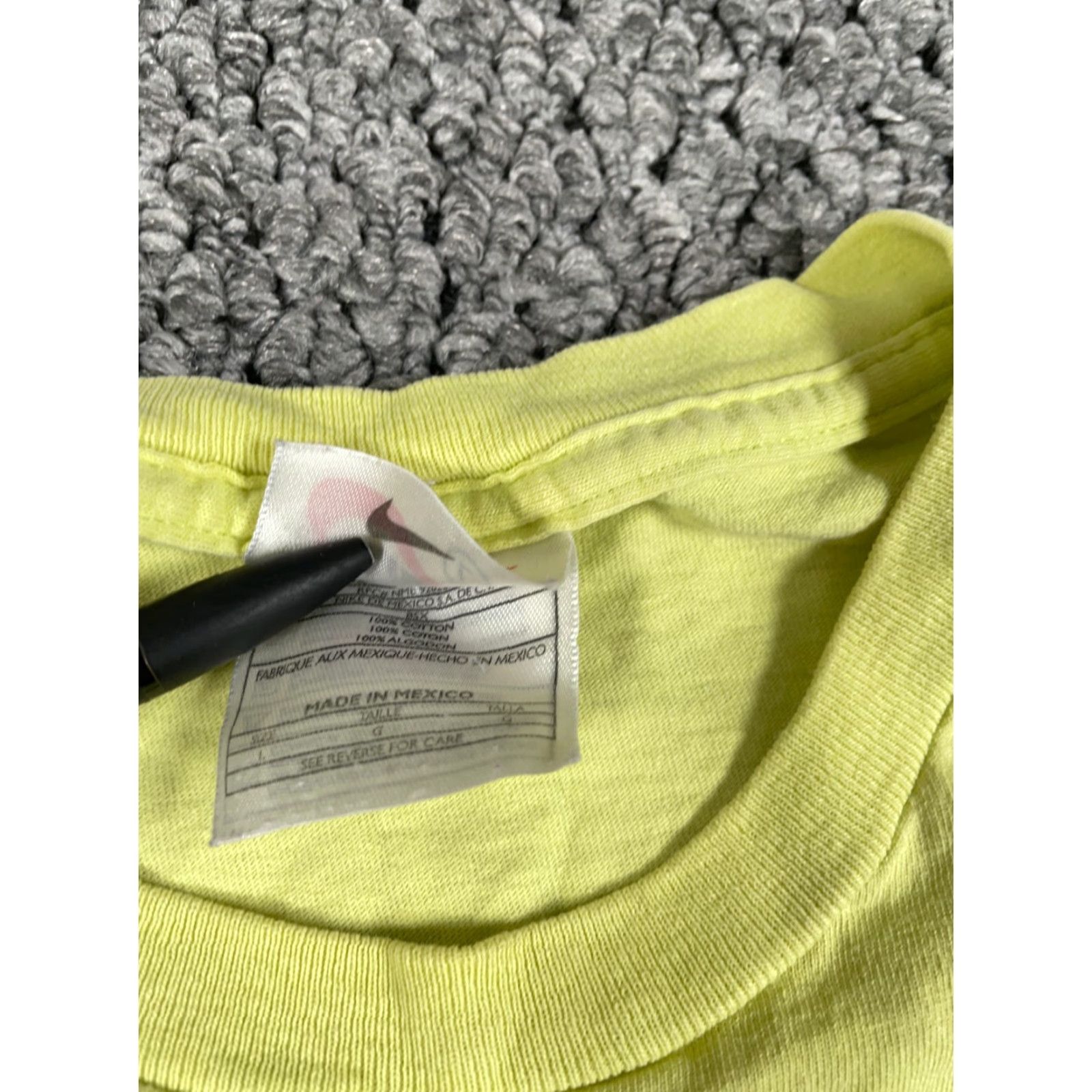 Nike VINTAGE Nike T-Shirt Men L Yellow Double-Sided Print 2000s Retro 90s Graphic Tee Mens Size Large Size US L / EU 52-54 / 3 - 4 Thumbnail